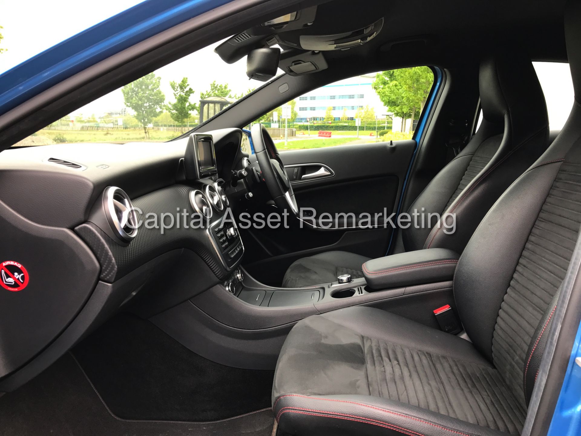 MERCEDES-BENZ A220d 'AMG SPORT' (2015) '7-G AUTO - LEATHER - SAT NAV' *HUGE SPEC* (1 OWNER) - Image 14 of 24