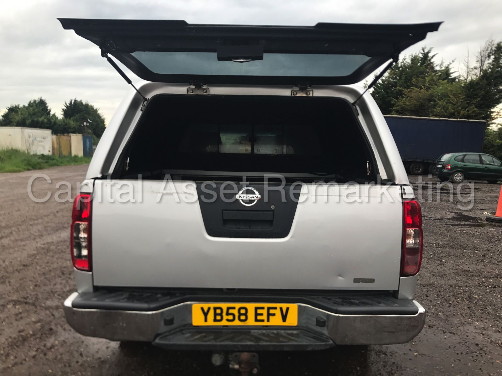 On Sale -NISSAN NAVARA 'AVENTURA' D/CAB PICK-UP (2009 MODEL) '2.5 DCI - 6 SPEED - LEATHER - SAT NAV' - Image 15 of 32