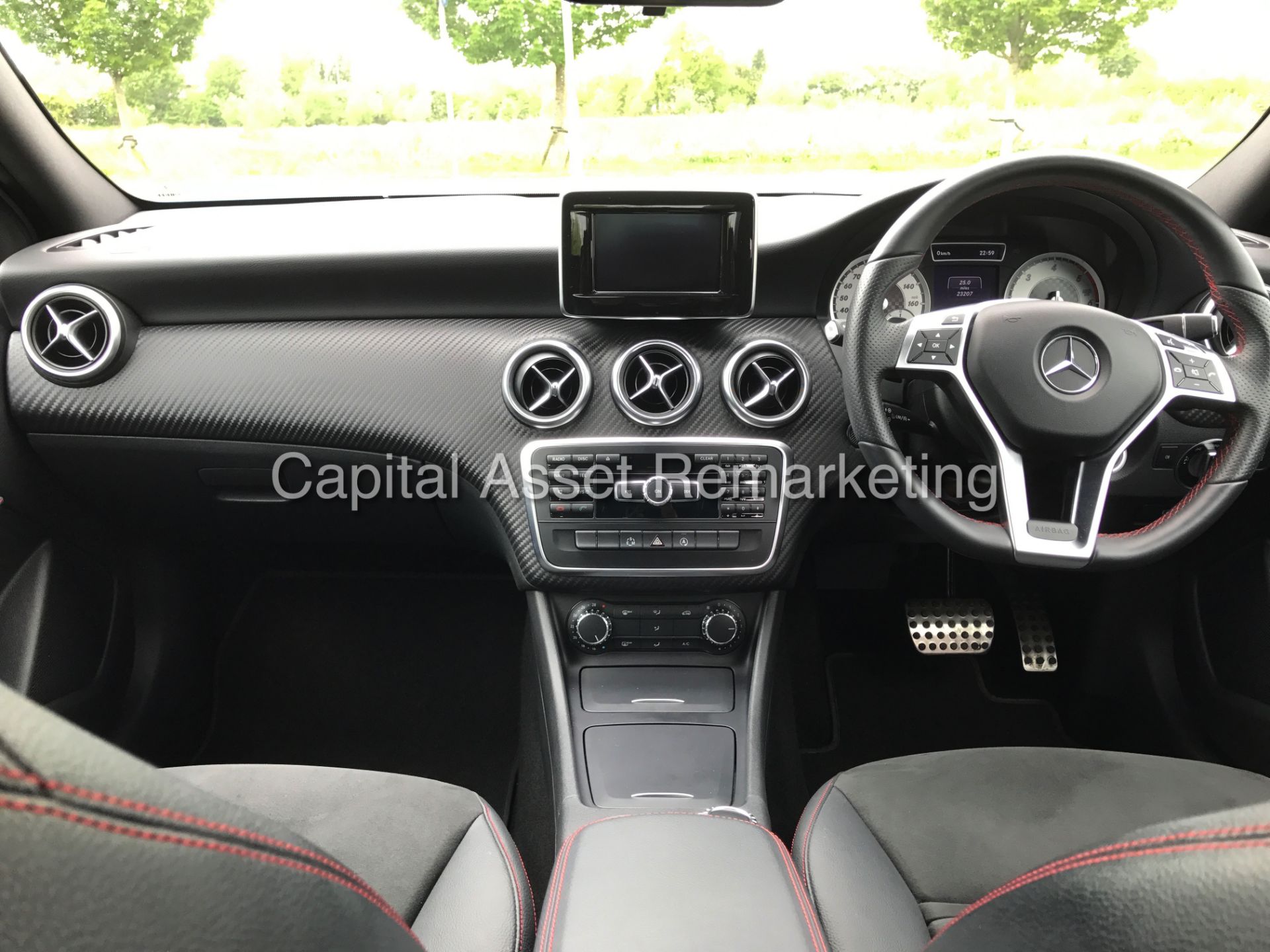 MERCEDES-BENZ A220d 'AMG SPORT' (2015) '7-G AUTO - LEATHER - SAT NAV' *HUGE SPEC* (1 OWNER) - Image 13 of 24