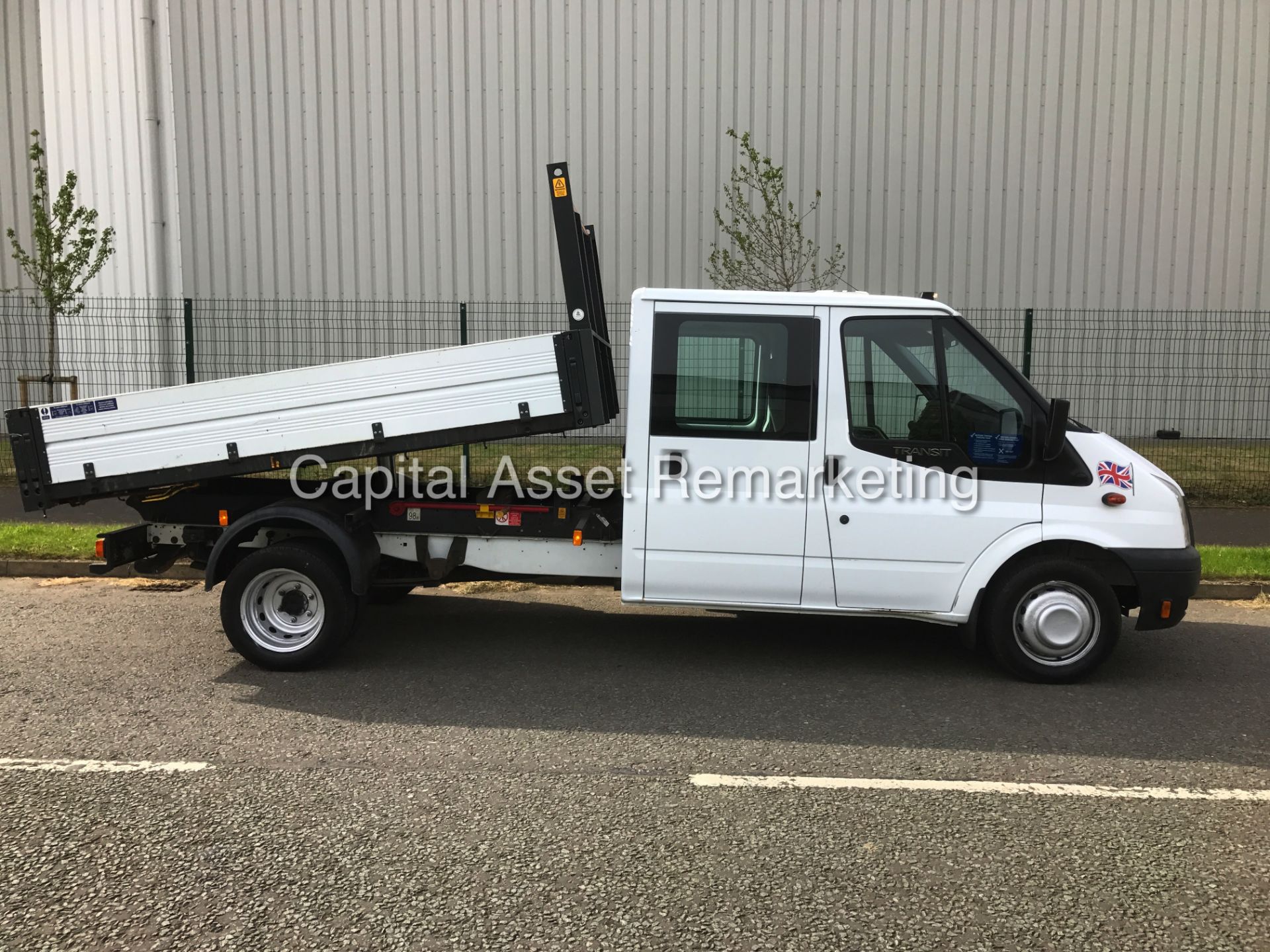 (ON SALE) FORD TRANSIT 125 T350 'D/CAB TIPPER' (2014 MODEL) **LOW MILES** (1 COMPANY OWNER FROM NEW) - Image 7 of 17