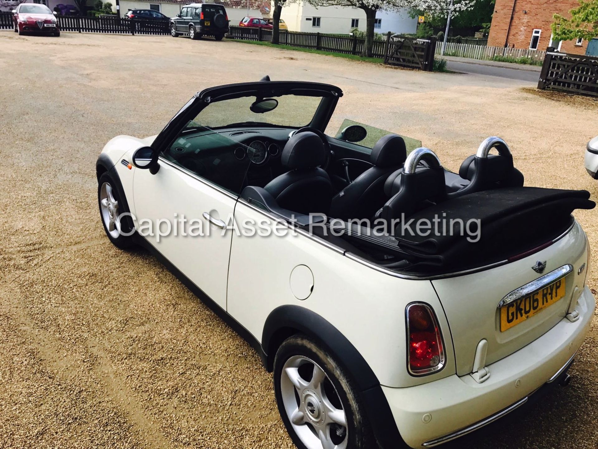 ON SALE MINI "ONE" 1.6 CONVERTIBLE - 06 REG - GENUINE MILES - LEATHER - AIR CON - CHROME PACK - Image 6 of 15