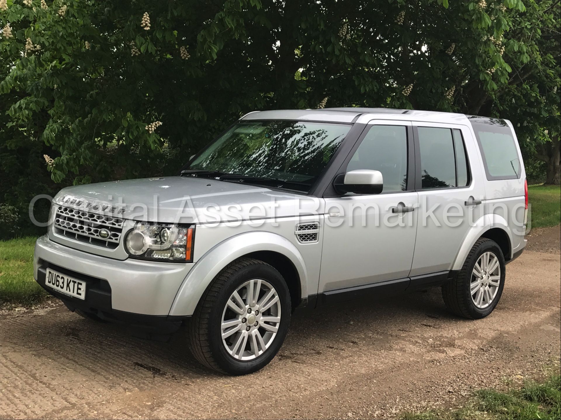 (On sale) LAND ROVER DISCOVERY 4 (2014 MODEL) '3.0 SDV6 -AUTO- 255 BHP - 7 SEATER'(1 OWNER FROM NEW) - Image 3 of 42