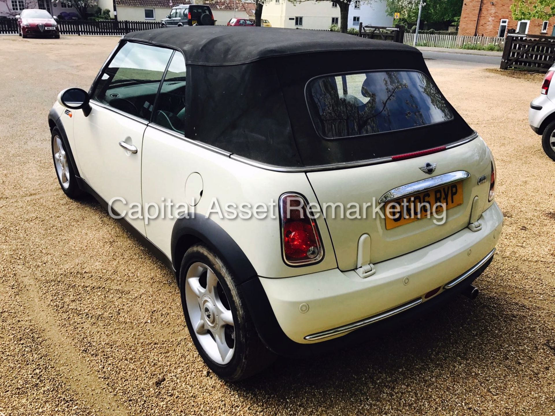 ON SALE MINI "ONE" 1.6 CONVERTIBLE - 06 REG - GENUINE MILES - LEATHER - AIR CON - CHROME PACK - Image 2 of 15