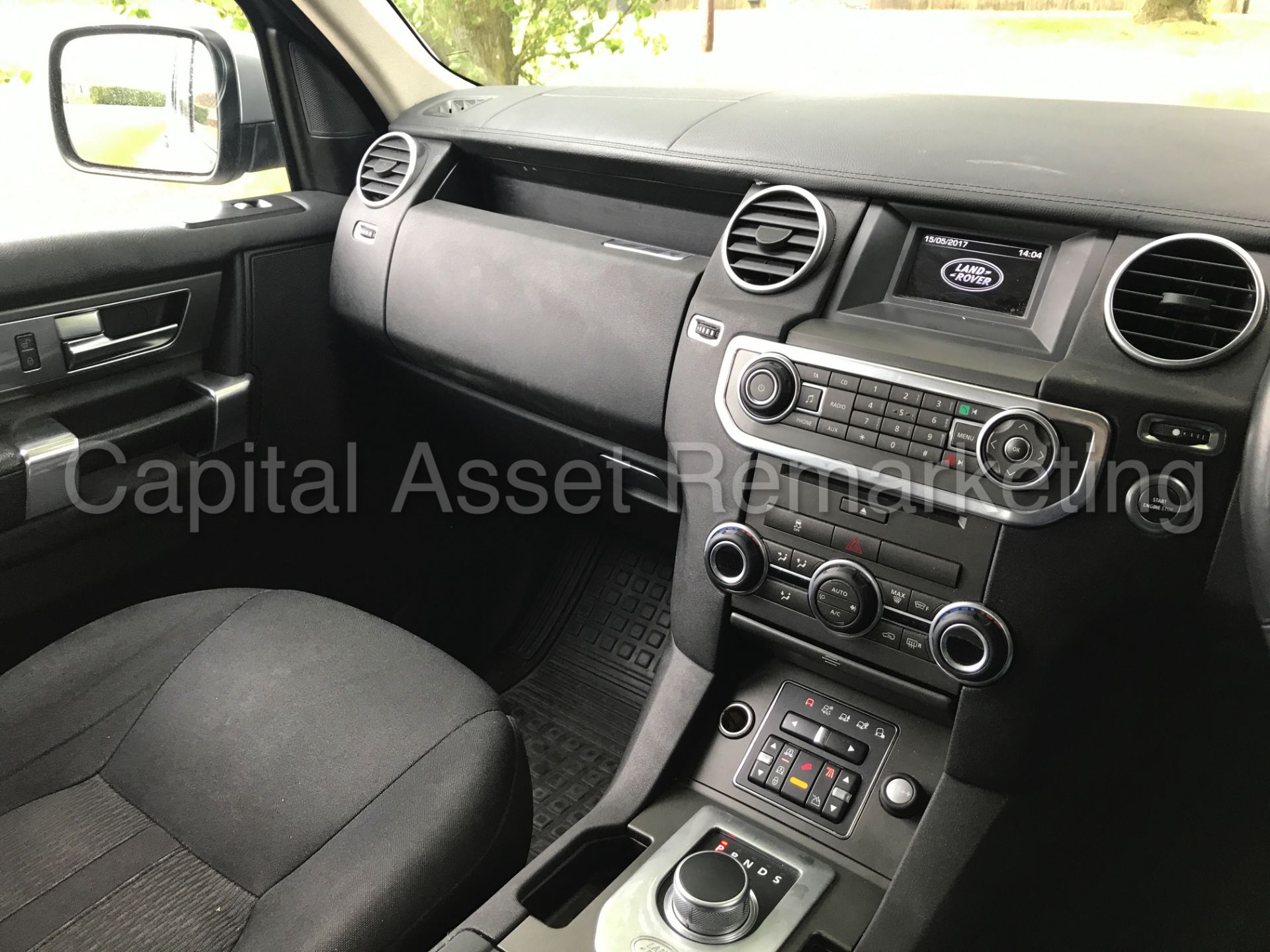 (On sale) LAND ROVER DISCOVERY 4 (2014 MODEL) '3.0 SDV6 -AUTO- 255 BHP - 7 SEATER'(1 OWNER FROM NEW) - Image 35 of 42