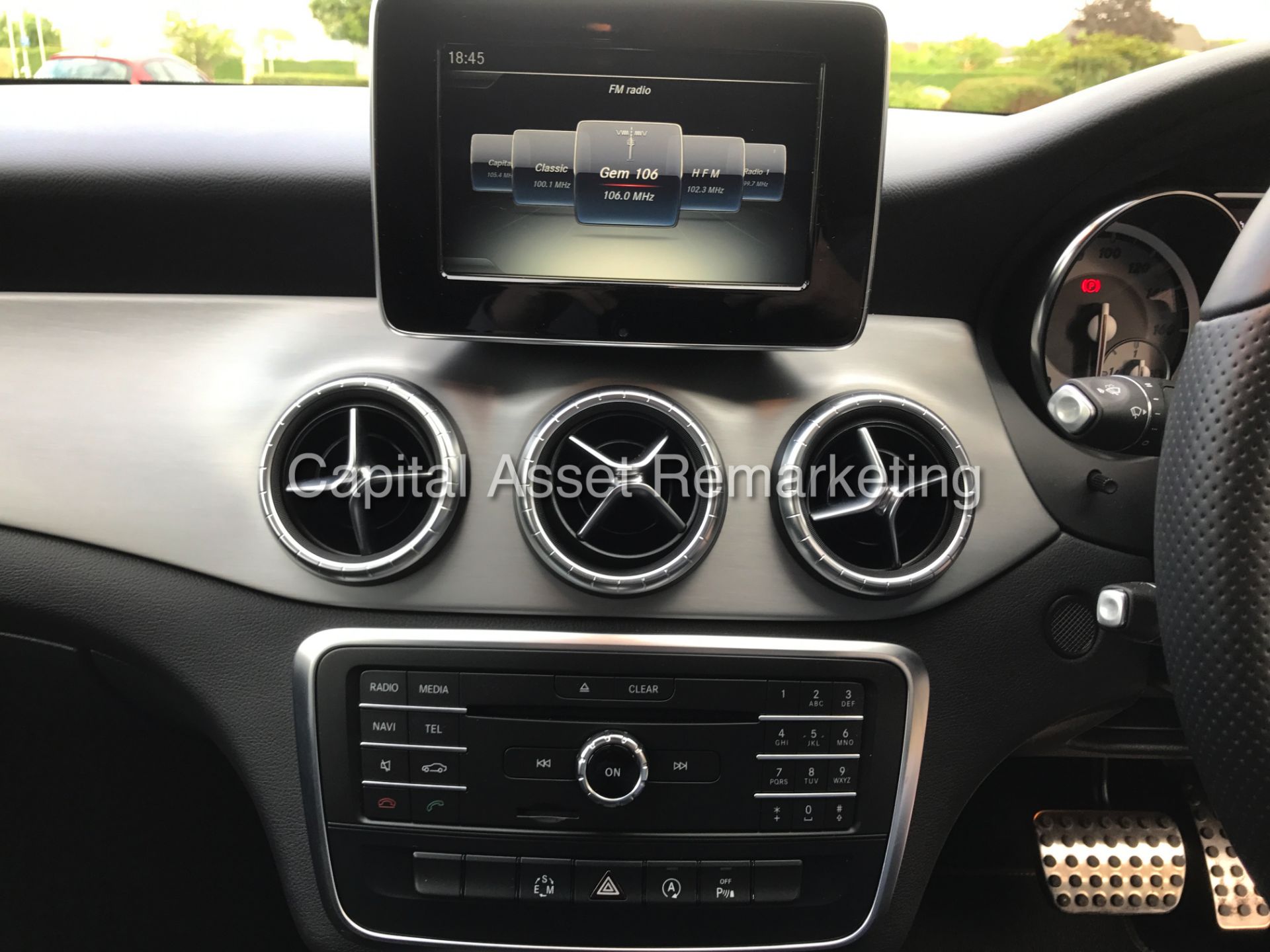 MERCEDES-BENZ CLA 220d 'AMG - NIGHT EDITION' (2015) '7-G AUTO - LEATHER - SAT NAV' *HUGE SPEC* - Image 18 of 24