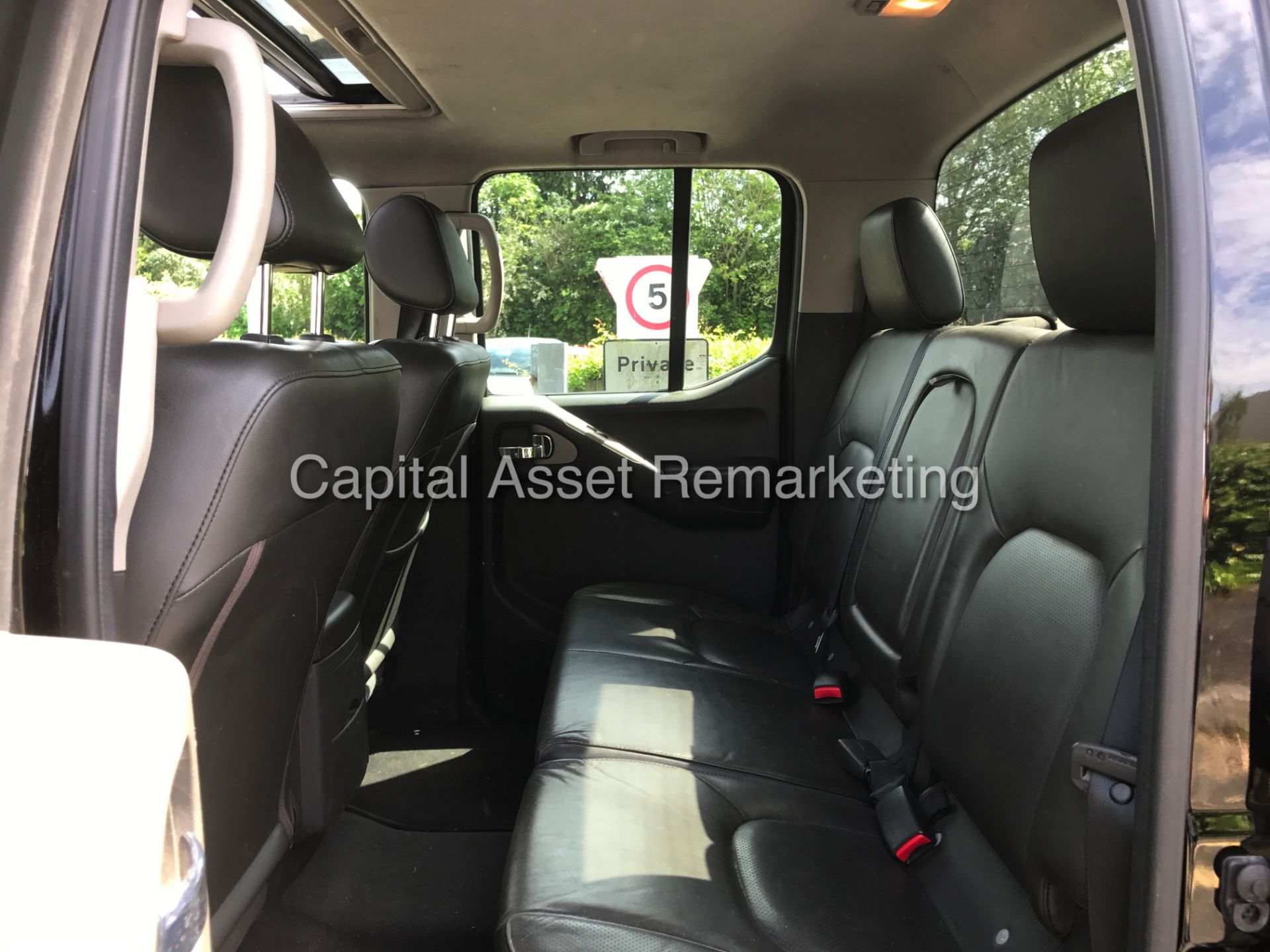 NISSAN NAVARA 2.5DCI "TECNA CONNECT" D/B 4 DOOR (10 REG) FULLY LOADED - NAV - LEATHER - SUN ROOF - Image 15 of 16