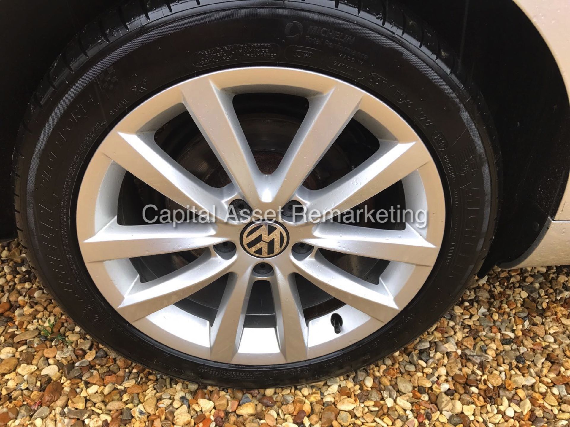 VOLKSWAGEN PASSAT 1.6TDI "105BHP - 6 SPEED" (2015 MODEL) EXECUTIVE TECH - 1 OWNER FSH - FULLY LOADED - Image 7 of 19