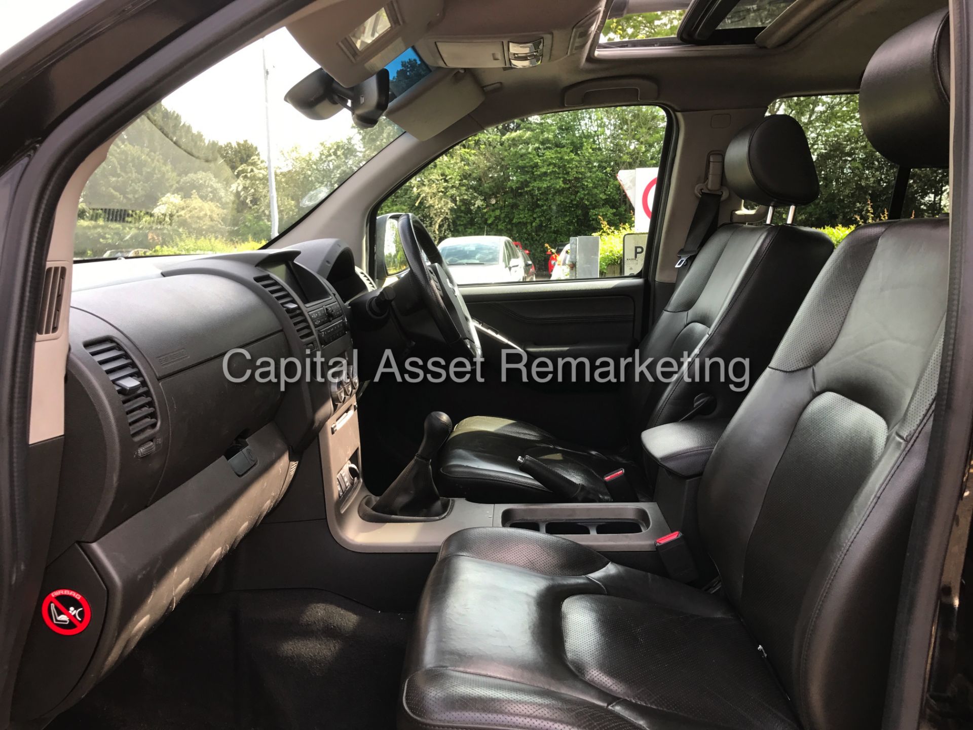 NISSAN NAVARA 2.5DCI "TECNA CONNECT" D/B 4 DOOR (10 REG) FULLY LOADED - NAV - LEATHER - SUN ROOF - Image 9 of 16