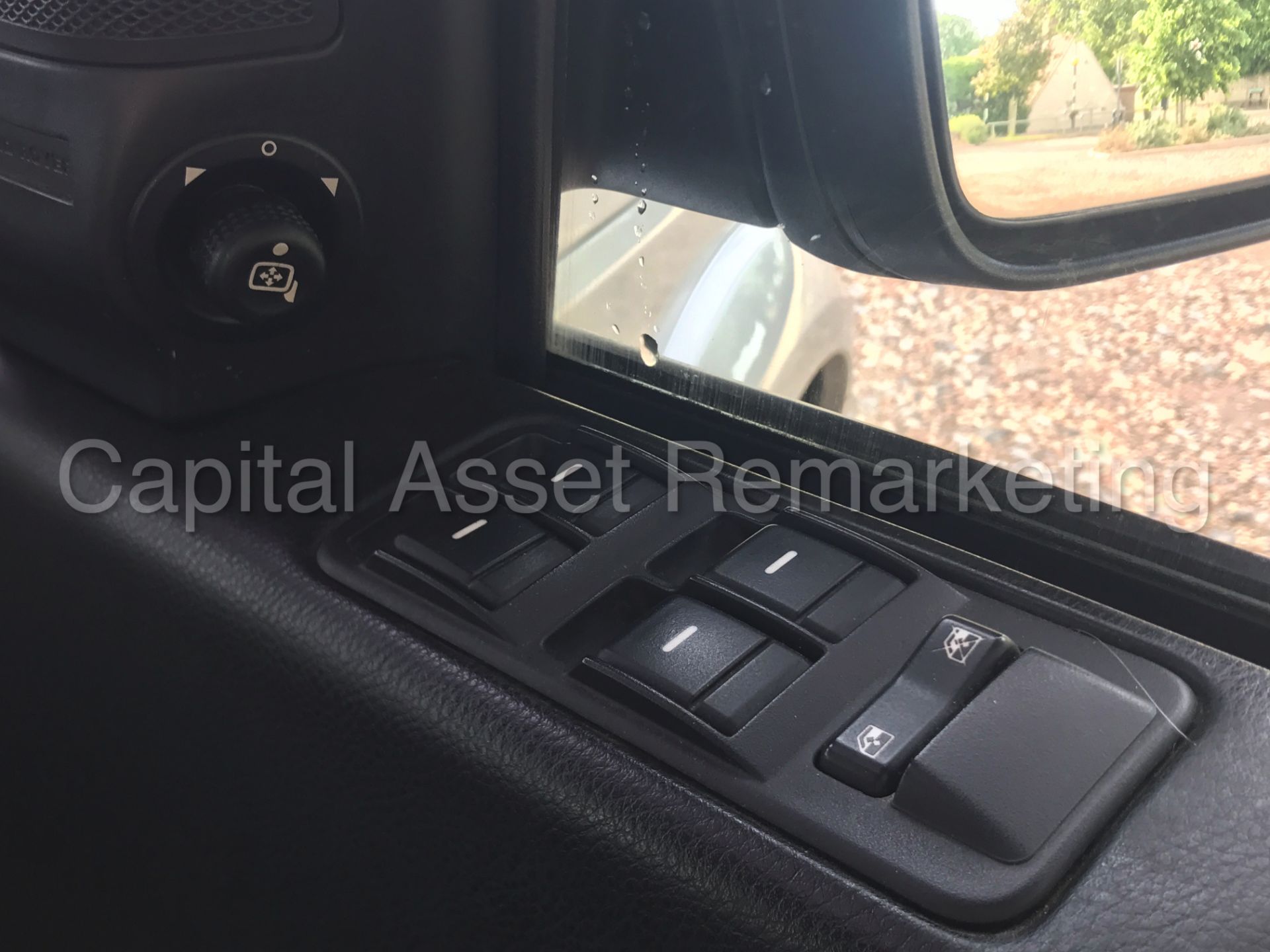 (On Sale) LAND ROVER DISCOVERY 3 (2009) 2.7 TDV6 - AUTO - 7 SEATER - AIR SUSPENSION (NO VAT) - Image 12 of 29