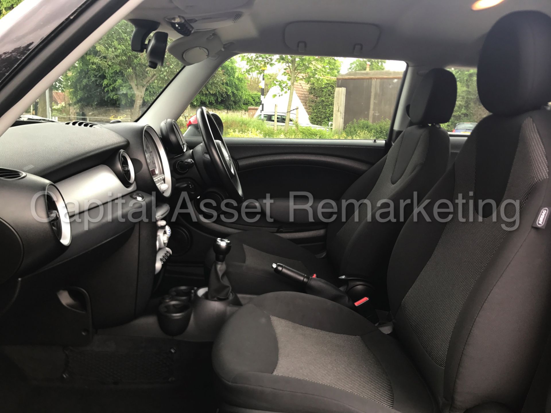 (On Sale) MINI COOPER '3 DOOR HATCHBACK' (2010 MODEL) 1.6 - 6 SPEED - STOP/START - AIR CON' (NO VAT) - Image 19 of 25