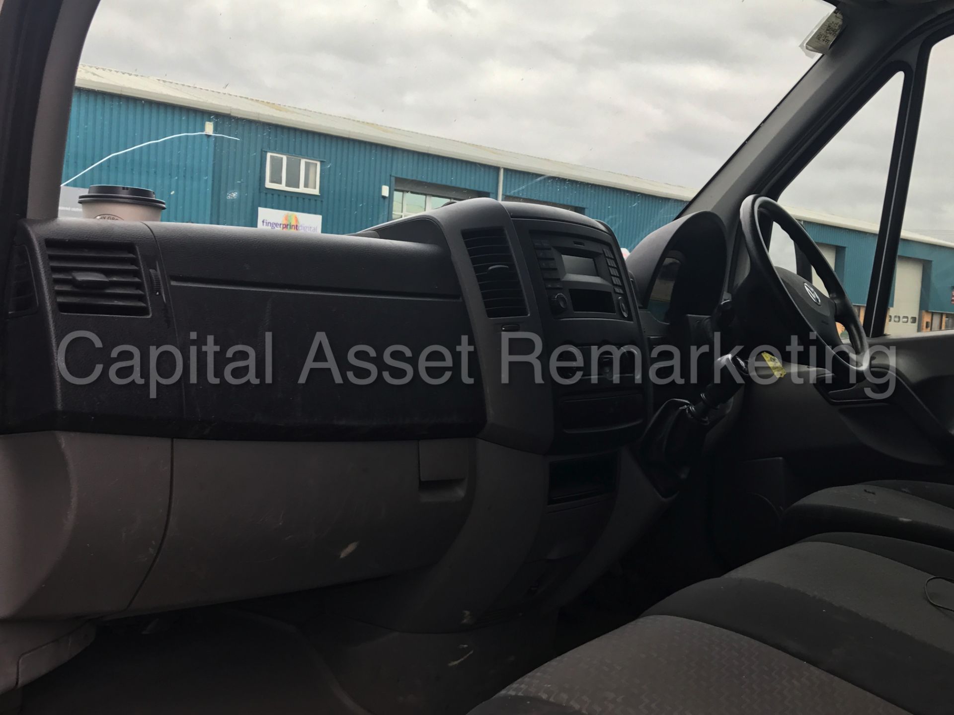 VOLKSWAGEN CRAFTER CR35 'MWB HI-ROOF' (2014) '2.0 TDI - 109 PS - 6 SPEED' *1 COMPANY OWNER FROM NEW* - Image 16 of 19