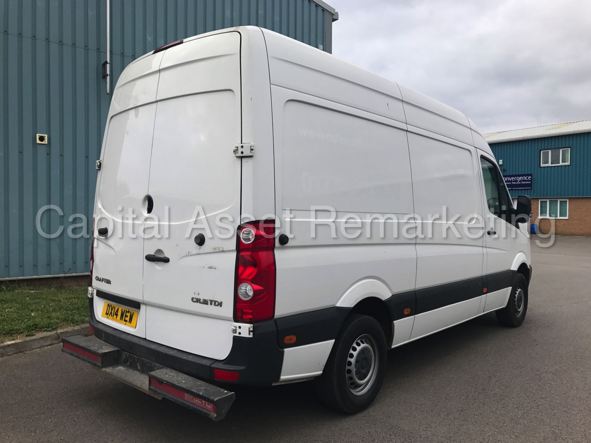 VOLKSWAGEN CRAFTER CR35 'MWB HI-ROOF' (2014) '2.0 TDI - 109 PS - 6 SPEED' *1 COMPANY OWNER FROM NEW* - Image 9 of 19