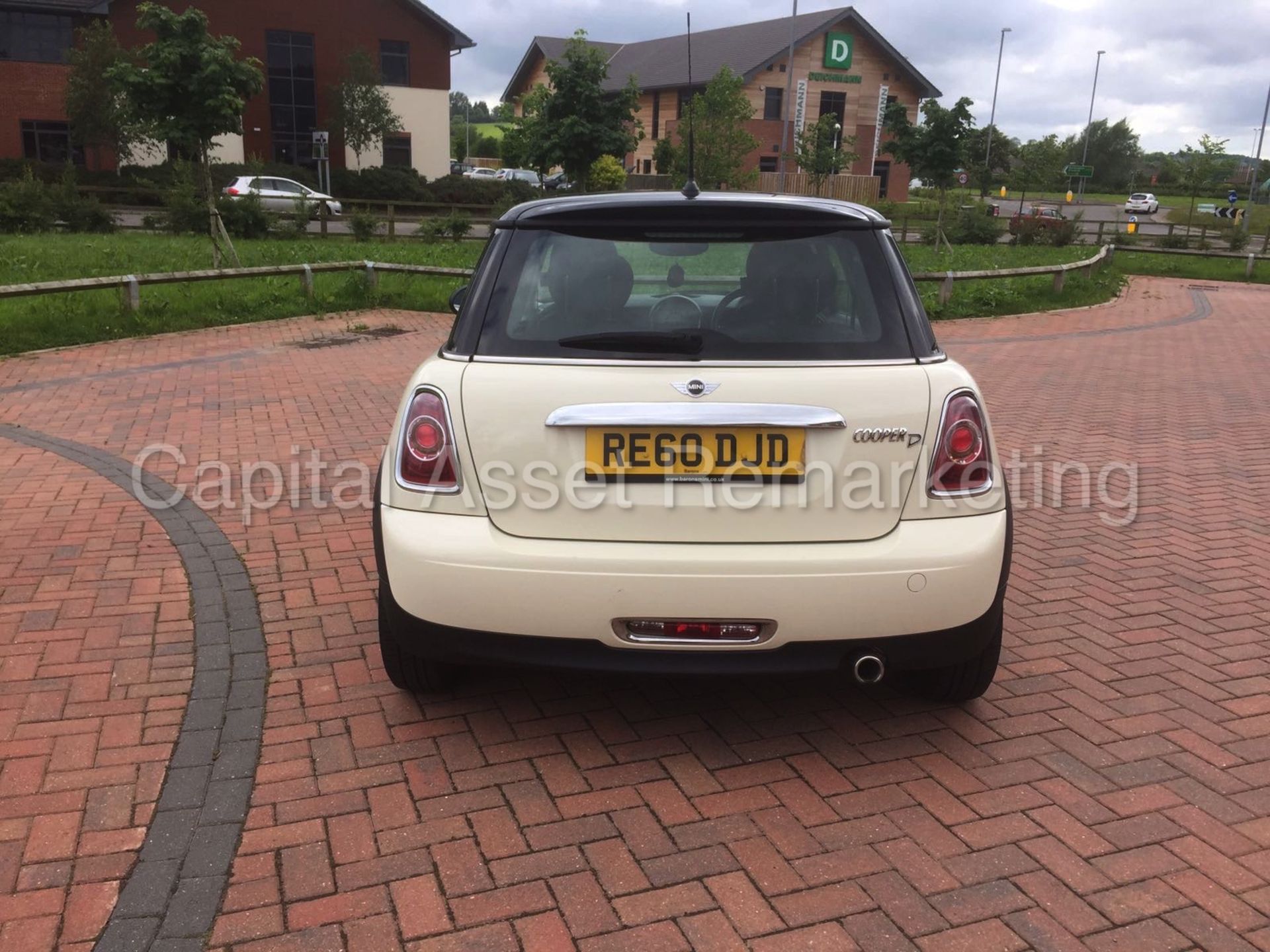 ON SALE MINI COOPER D (2011 MODEL) 1.6 DIESEL-6 SPEED -STOP/START -AIR CON -PAN ROOF' (NO VAT) - Image 6 of 13