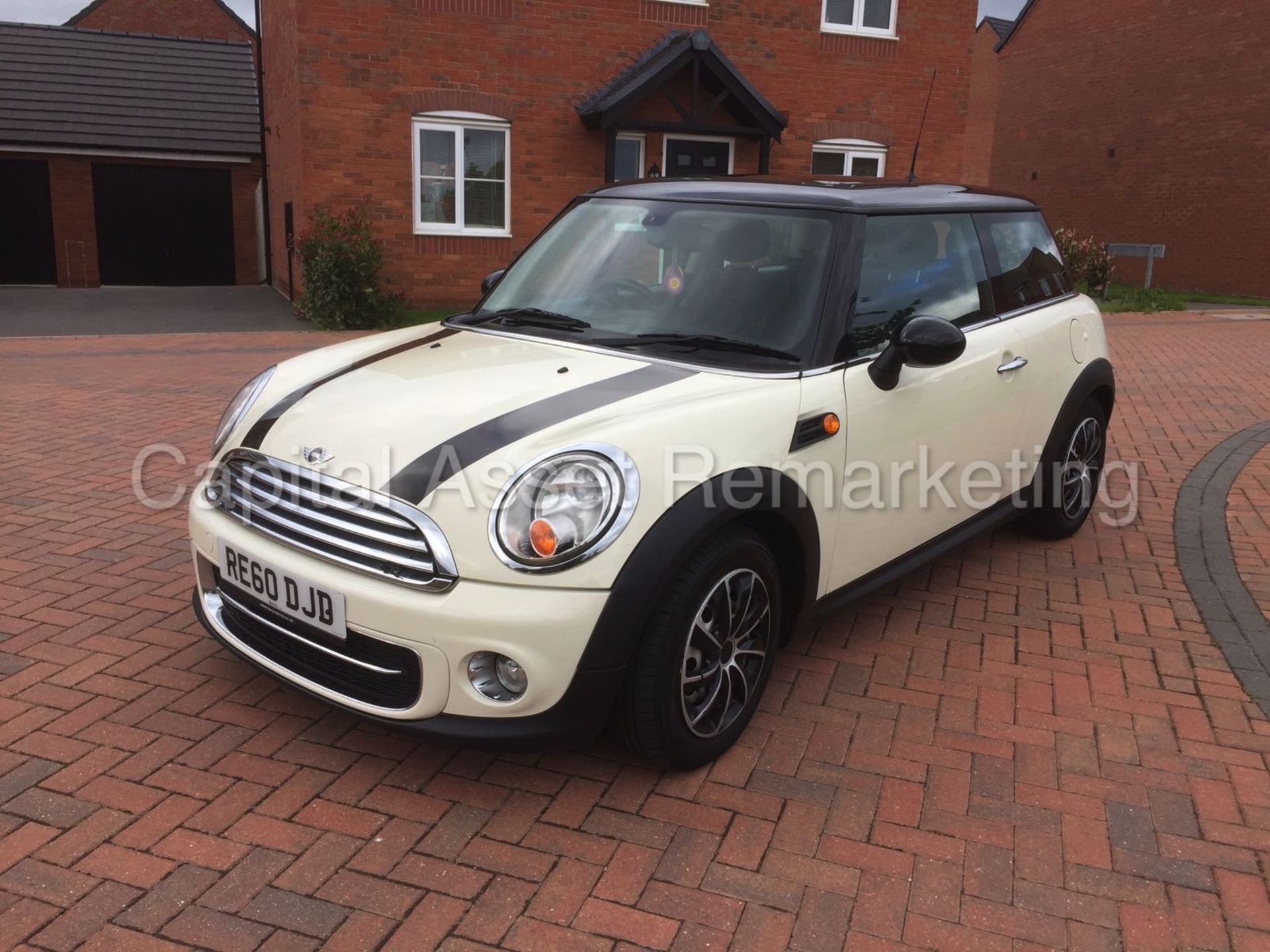 ON SALE MINI COOPER D (2011 MODEL) 1.6 DIESEL-6 SPEED -STOP/START -AIR CON -PAN ROOF' (NO VAT) - Image 3 of 13