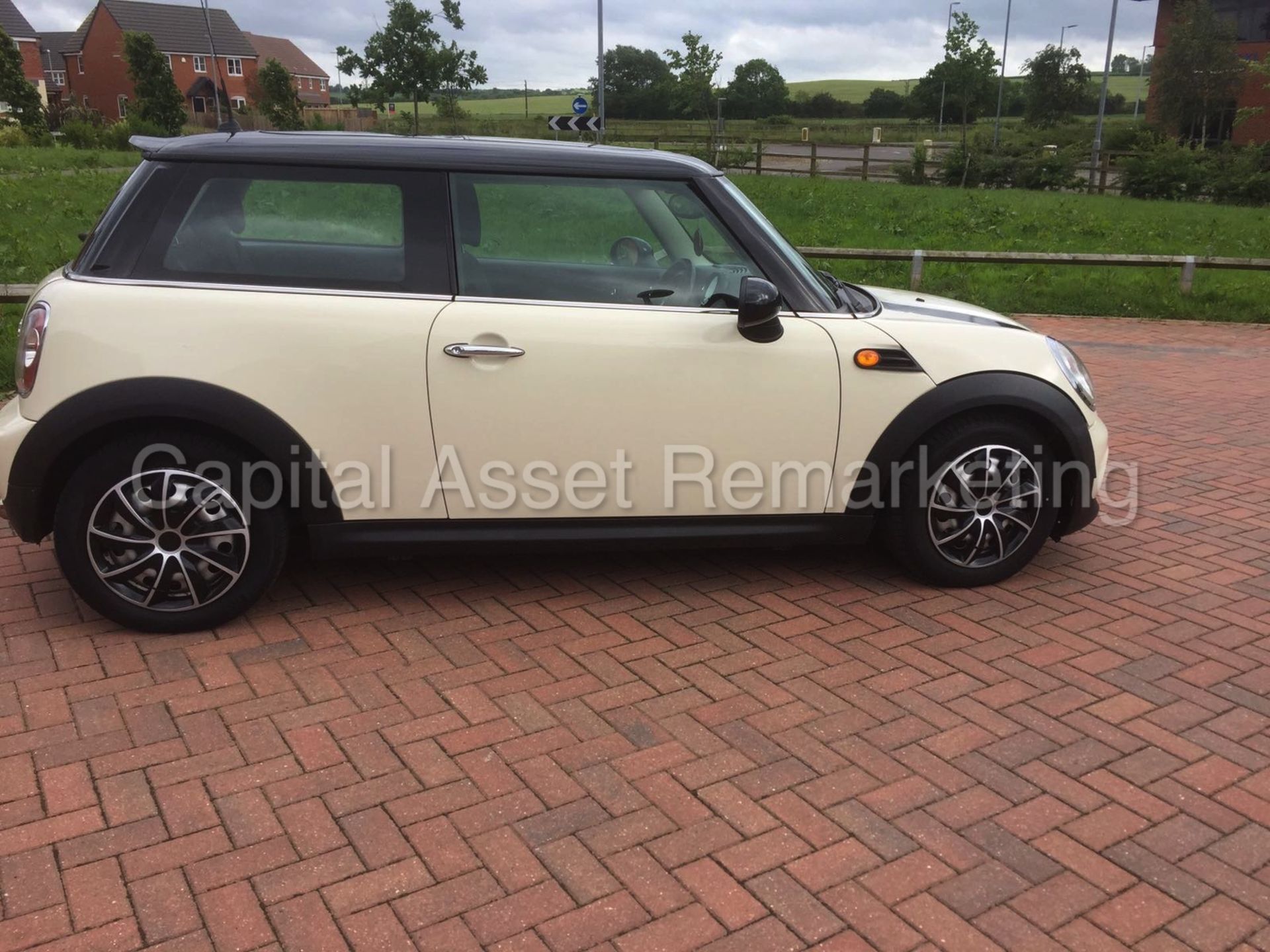 ON SALE MINI COOPER D (2011 MODEL) 1.6 DIESEL-6 SPEED -STOP/START -AIR CON -PAN ROOF' (NO VAT) - Image 8 of 13