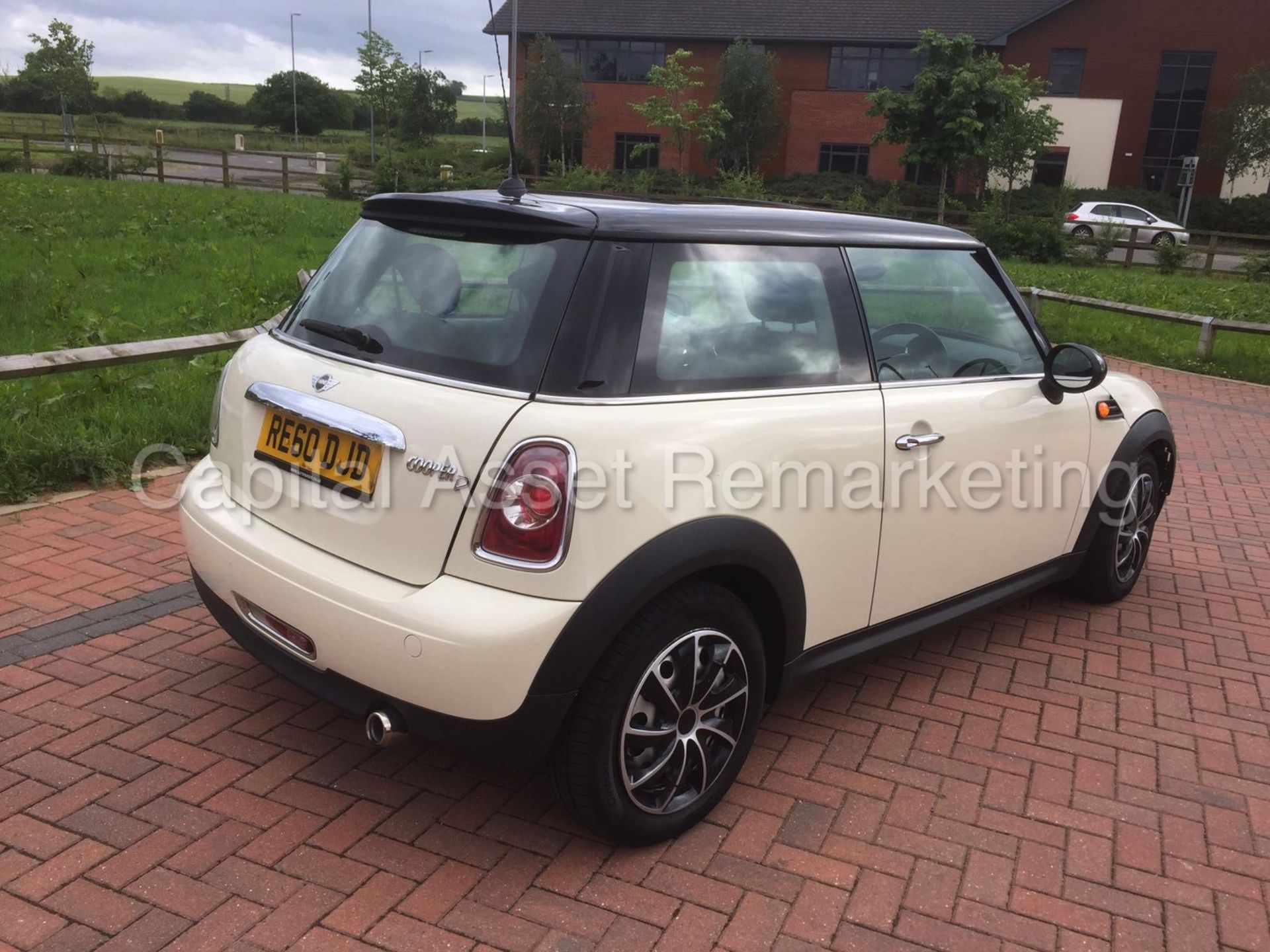 ON SALE MINI COOPER D (2011 MODEL) 1.6 DIESEL-6 SPEED -STOP/START -AIR CON -PAN ROOF' (NO VAT) - Image 7 of 13