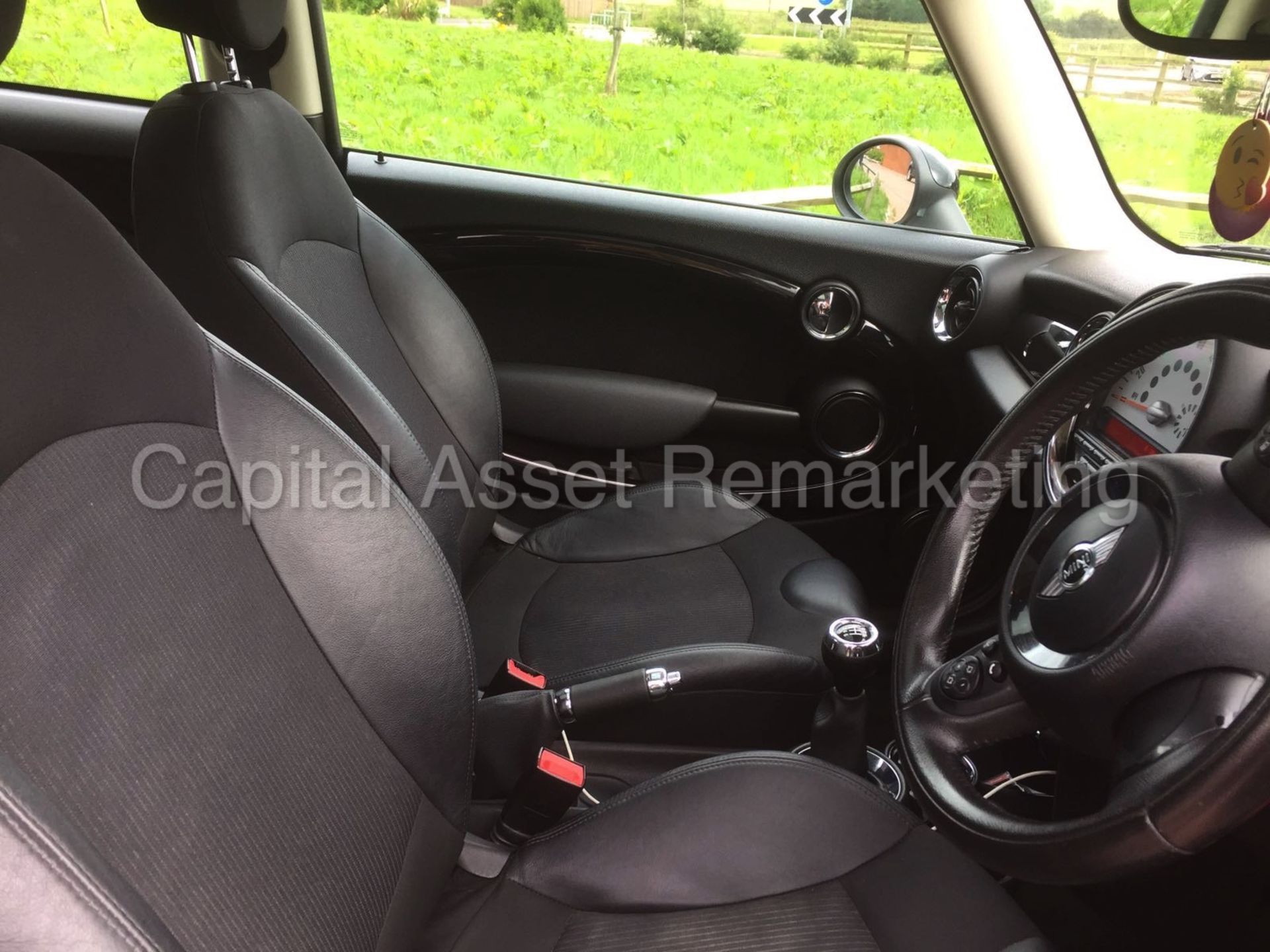 ON SALE MINI COOPER D (2011 MODEL) 1.6 DIESEL-6 SPEED -STOP/START -AIR CON -PAN ROOF' (NO VAT) - Image 12 of 13