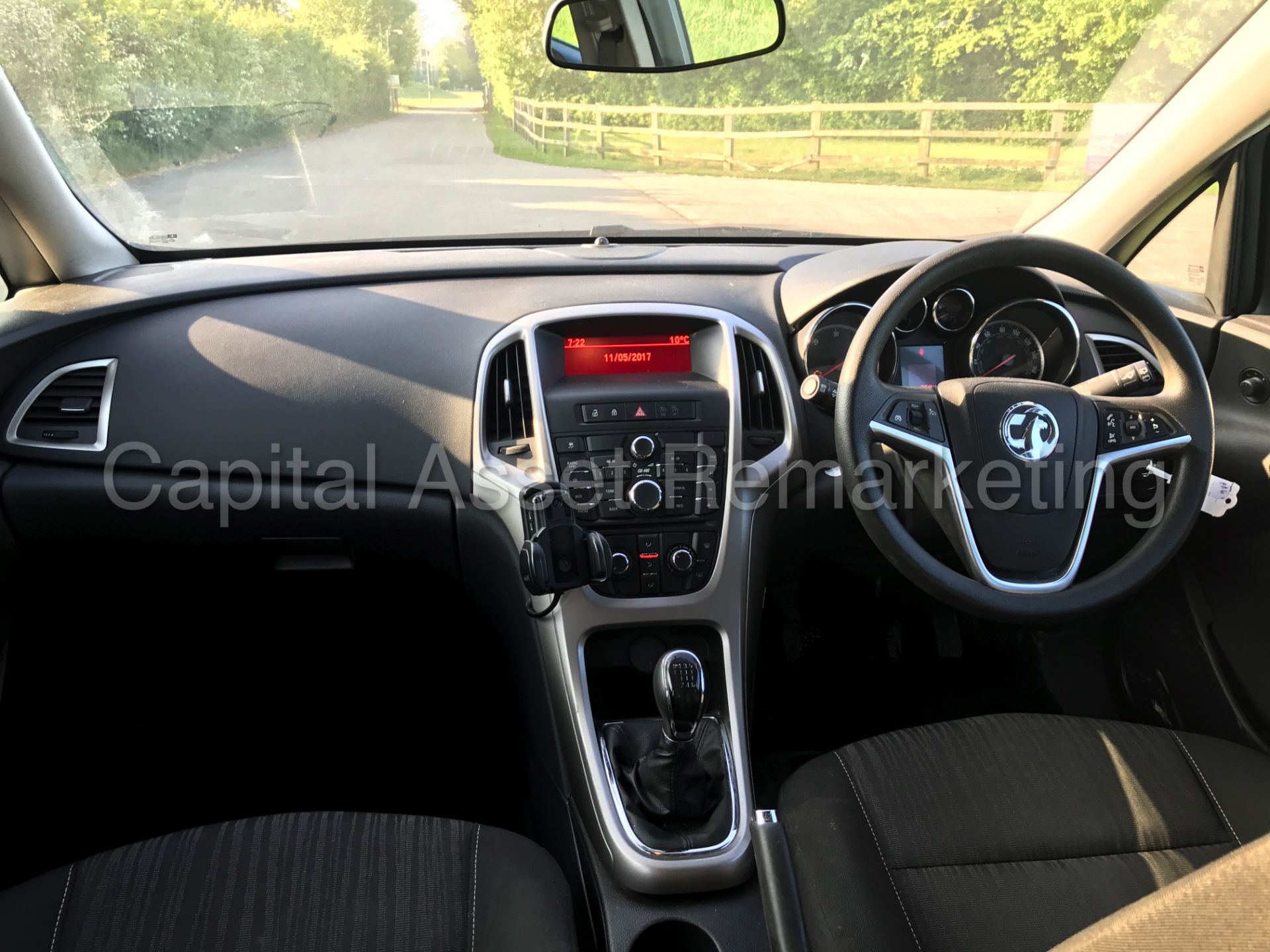 VAUXHALL ASTRA 'EXCLUSIVE' (2012 MODEL) '1.7 CDTI - ECOFLEX - 6 SPEED' **AIR CON** (1 OWNER) - Bild 16 aus 25