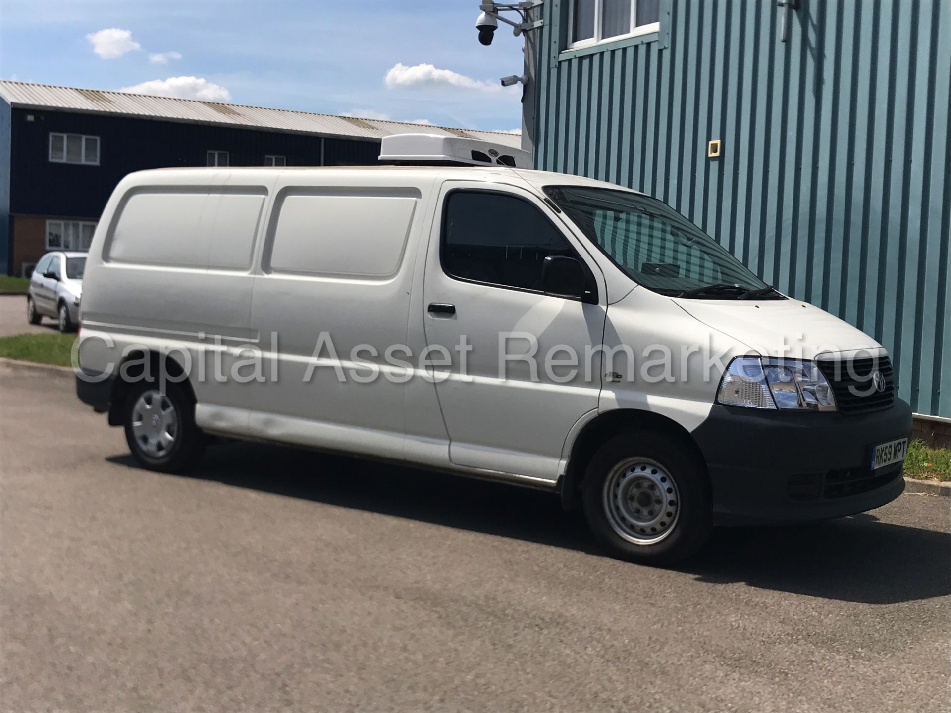 TOYOTA HIACE 300 LWB 'FRIDGE / FREEZER VAN' (2010 MODEL) '2.5 D-4D - 120 BHP' (1 FORMER KEEPER)