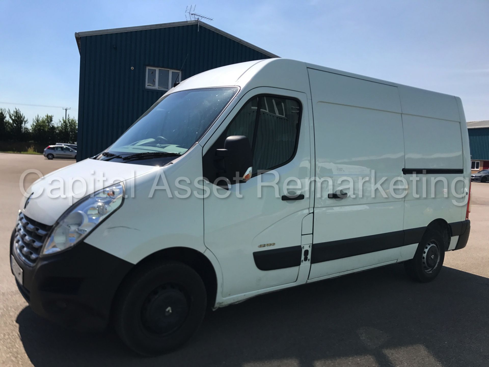 RENAULT MASTER MM35 'MWB HI-ROOF' (2014 MODEL) '2.3 DCI - 100 PS - 6 SPEED' *SAT NAV* (1 OWNER) - Image 5 of 16