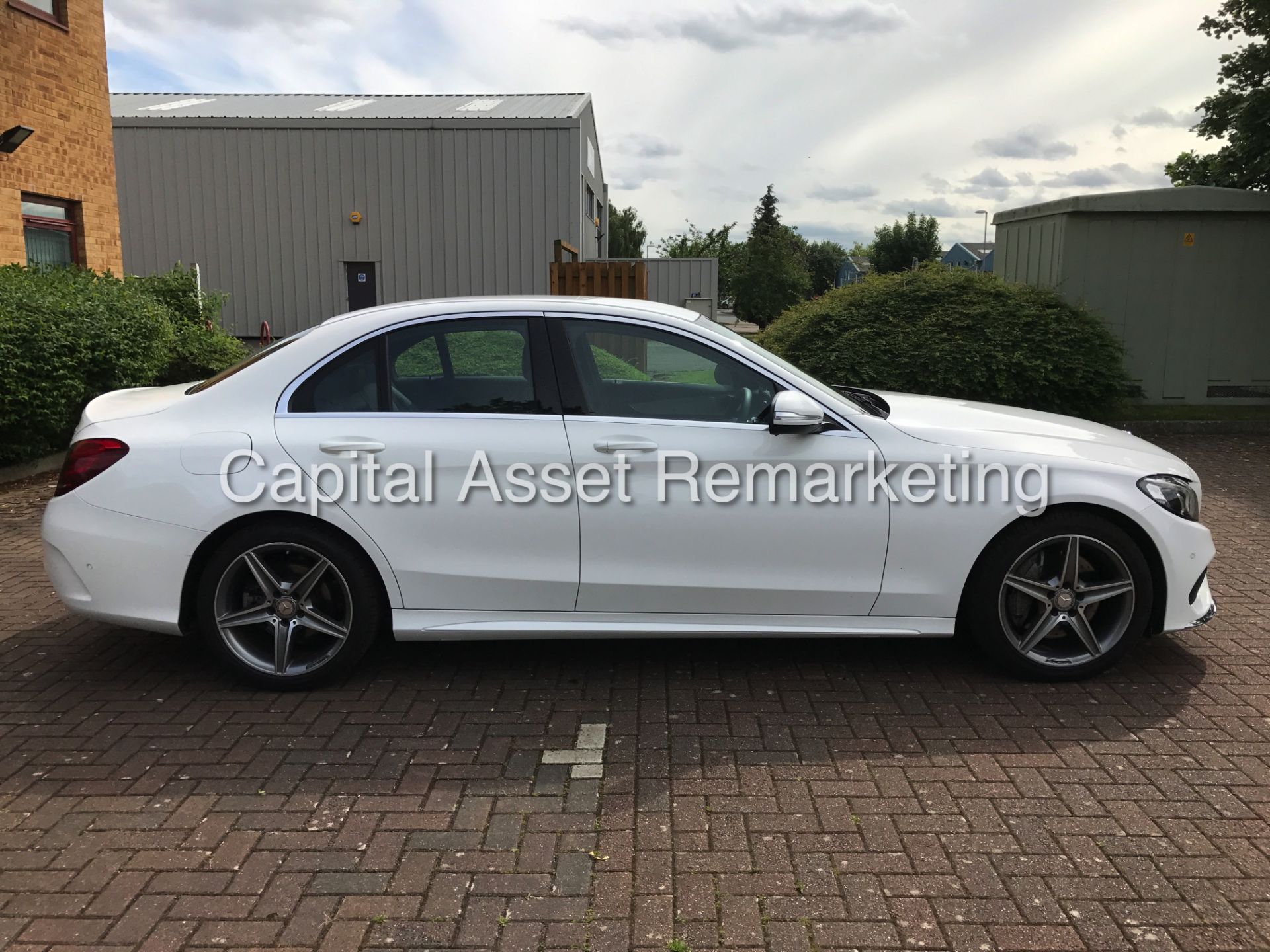 MERCEDES-BENZ C250d 'AMG LINE' (2015) '7G TRONIC - LEATHER - SAT NAV' *MASSIVE SPEC* (1 OWNER) - Bild 4 aus 22