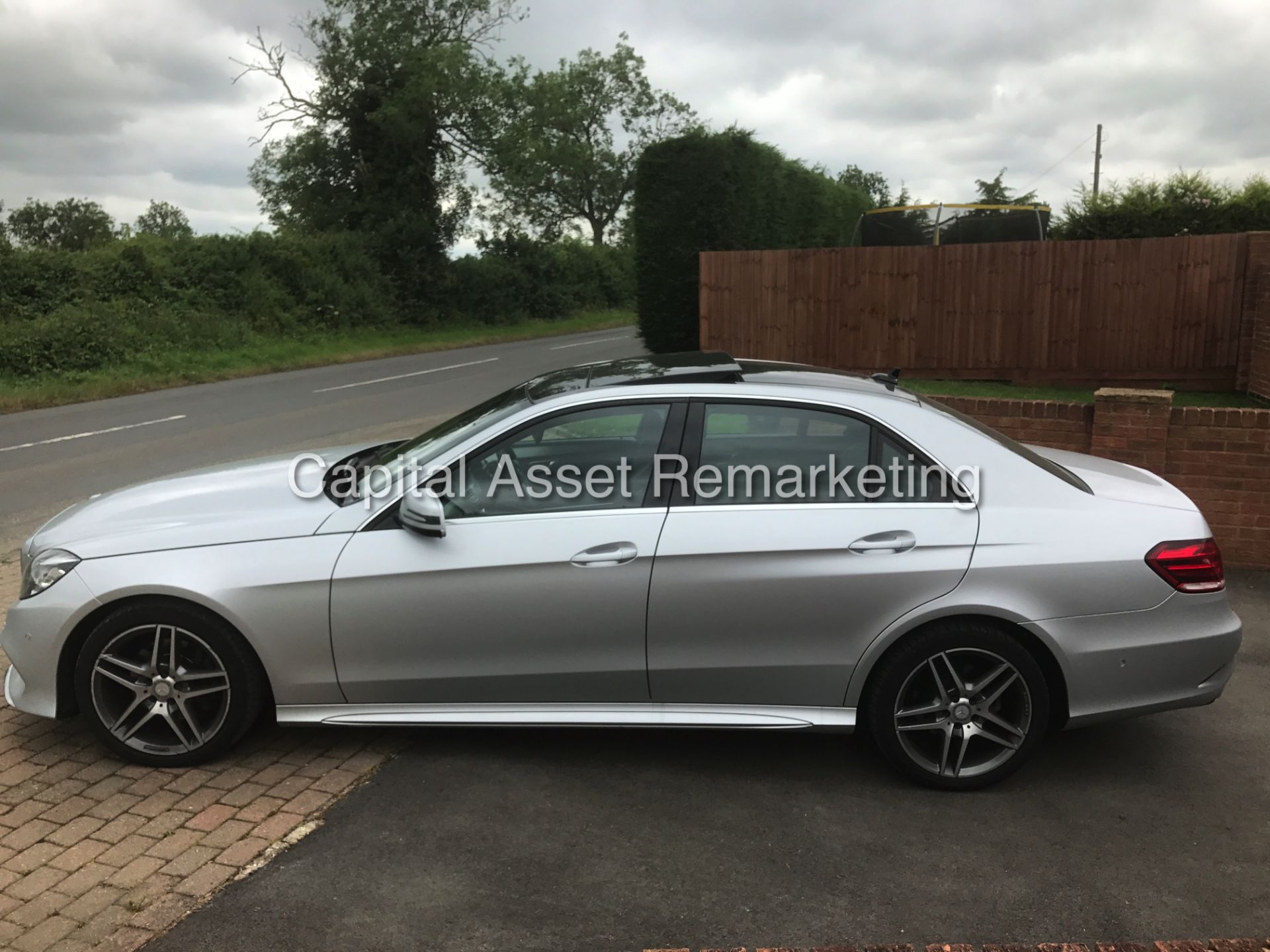 MERCEDES E220CDI "AMG SPORT EDITION" 7G AUTO (2015 MODEL) PAN ROOF - SAT NAV - LEATHER- FULLY LOADED - Image 6 of 28