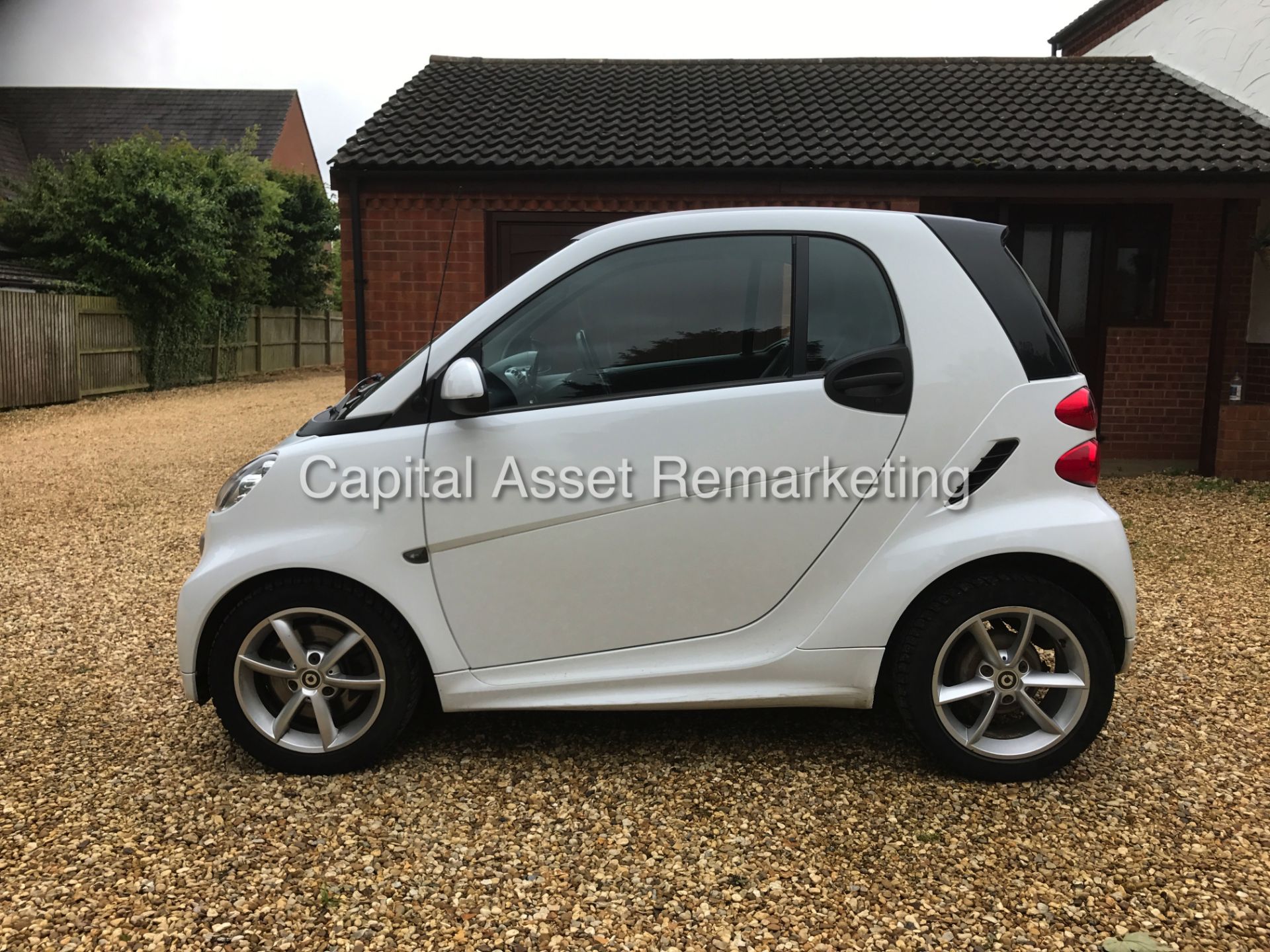 SMART FORTWO "MHD AUTO" 14 REG - WHITE - MASSIVE SPEC - AIR CON - ELEC PACK - LOW MILES - 1 OWNER !! - Image 4 of 16