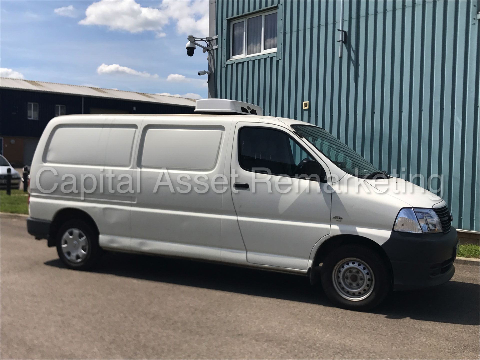 TOYOTA HIACE 300 LWB 'FRIDGE / FREEZER VAN' (2010 MODEL) '2.5 D-4D - 120 BHP' (1 FORMER KEEPER) - Image 2 of 20