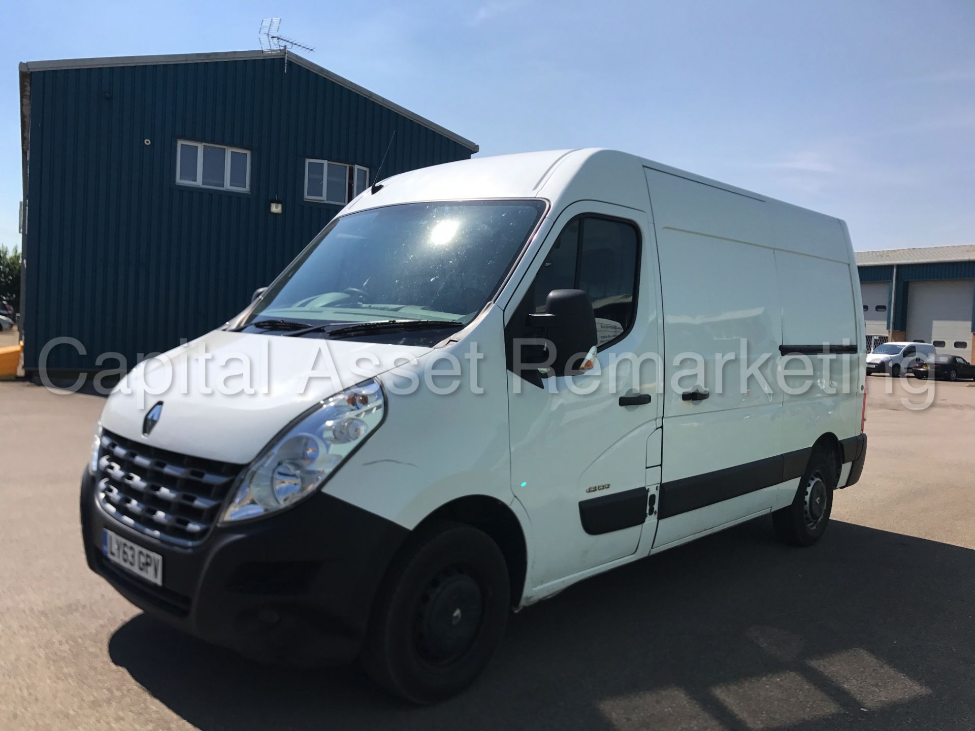 RENAULT MASTER MM35 'MWB HI-ROOF' (2014 MODEL) '2.3 DCI - 100 PS - 6 SPEED' *SAT NAV* (1 OWNER) - Image 4 of 16