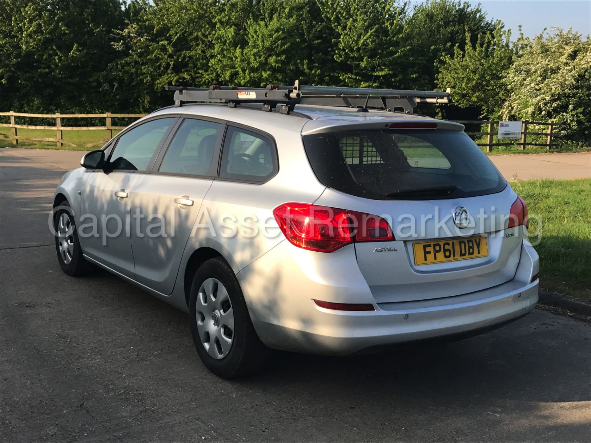 VAUXHALL ASTRA 'EXCLUSIVE' (2012 MODEL) '1.7 CDTI - ECOFLEX - 6 SPEED' **AIR CON** (1 OWNER) - Image 3 of 25