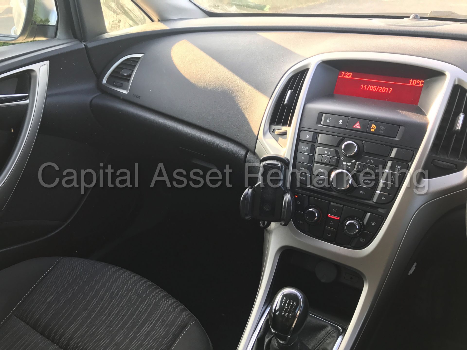 VAUXHALL ASTRA 'EXCLUSIVE' (2012 MODEL) '1.7 CDTI - ECOFLEX - 6 SPEED' **AIR CON** (1 OWNER) - Image 21 of 25