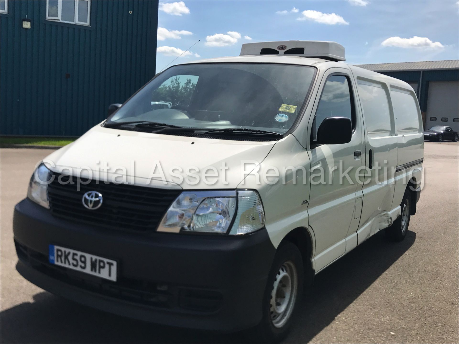 TOYOTA HIACE 300 LWB 'FRIDGE / FREEZER VAN' (2010 MODEL) '2.5 D-4D - 120 BHP' (1 FORMER KEEPER) - Image 5 of 20