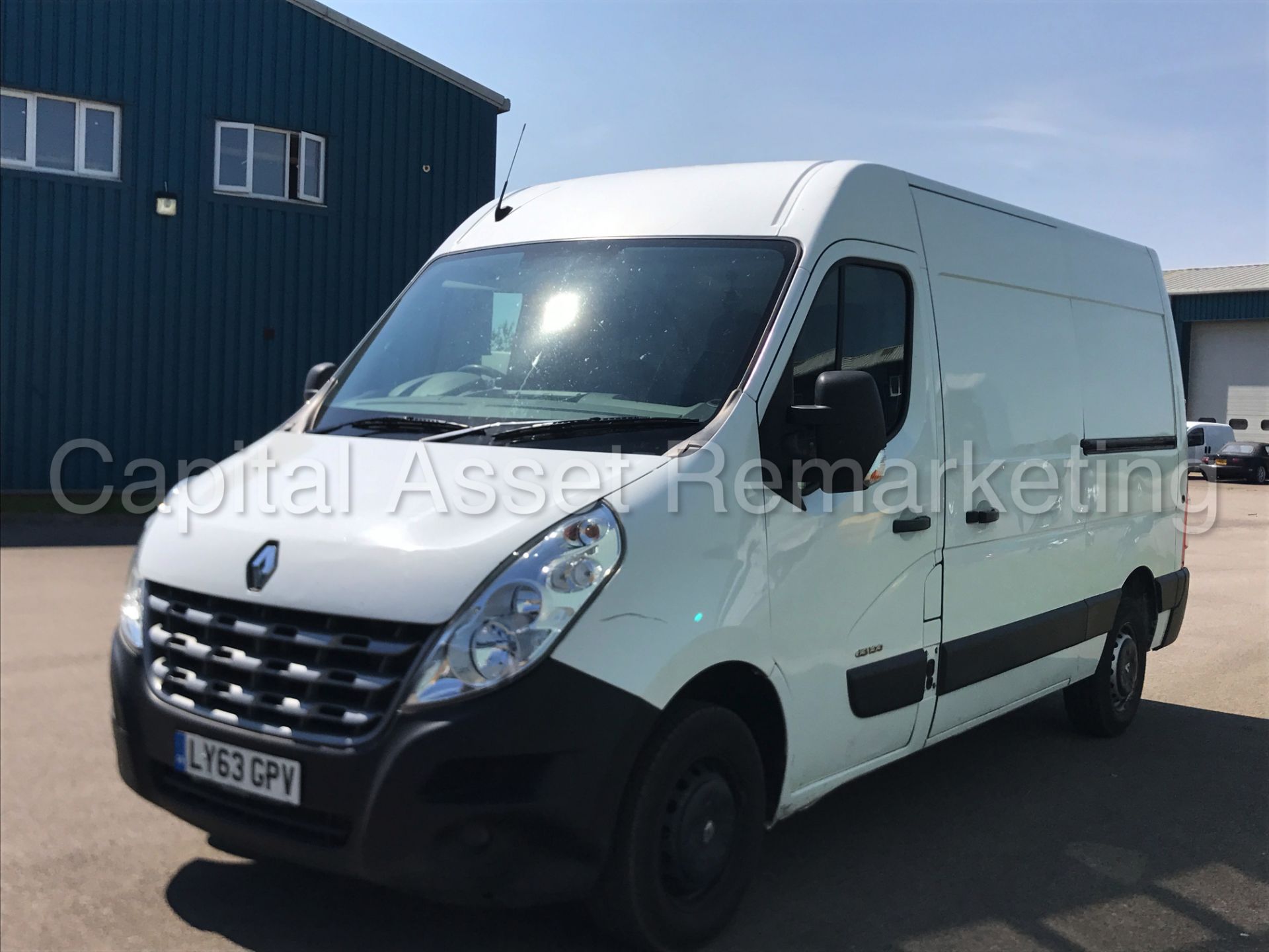 RENAULT MASTER MM35 'MWB HI-ROOF' (2014 MODEL) '2.3 DCI - 100 PS - 6 SPEED' *SAT NAV* (1 OWNER) - Image 3 of 16