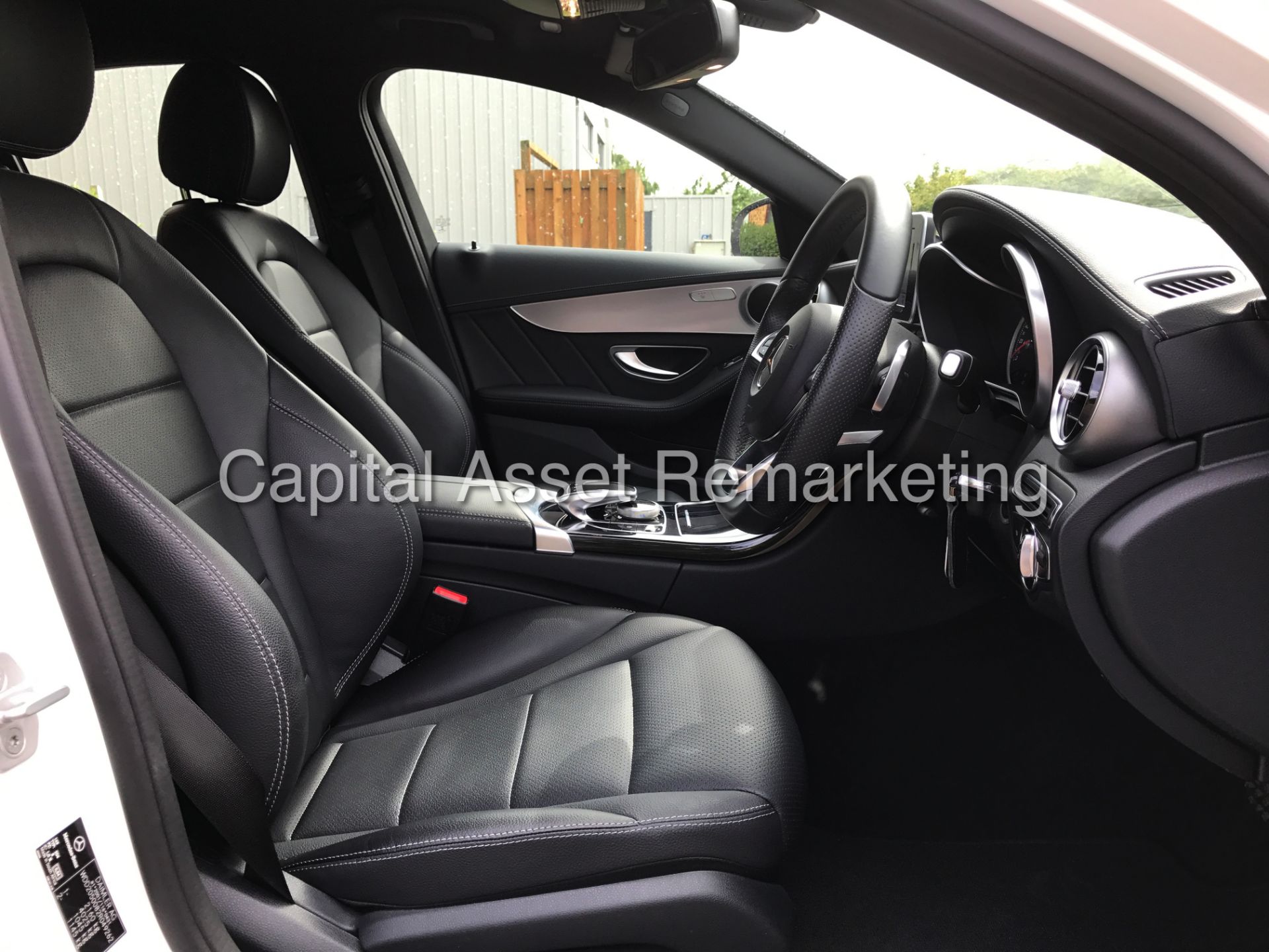 MERCEDES-BENZ C250d 'AMG LINE' (2015) '7G TRONIC - LEATHER - SAT NAV' *MASSIVE SPEC* (1 OWNER) - Bild 9 aus 22