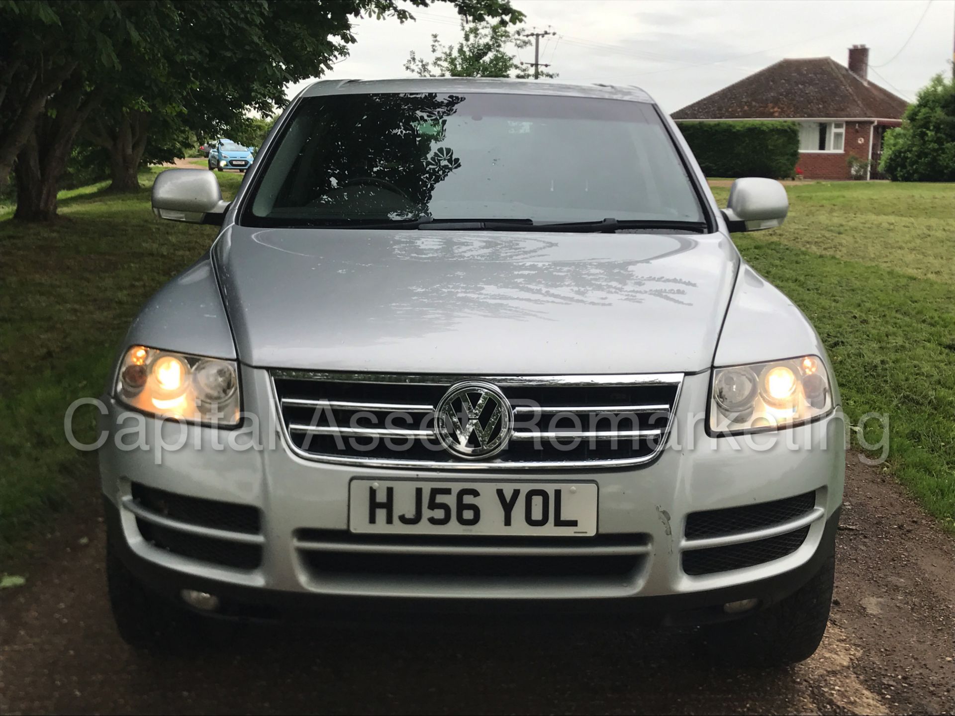 VOLKSWAGEN TOUAREG (2007 MODEL) 'TDI - AUTO - LEATHER - SAT NAV' * (NO VAT - SAVE 20%) - Image 10 of 30