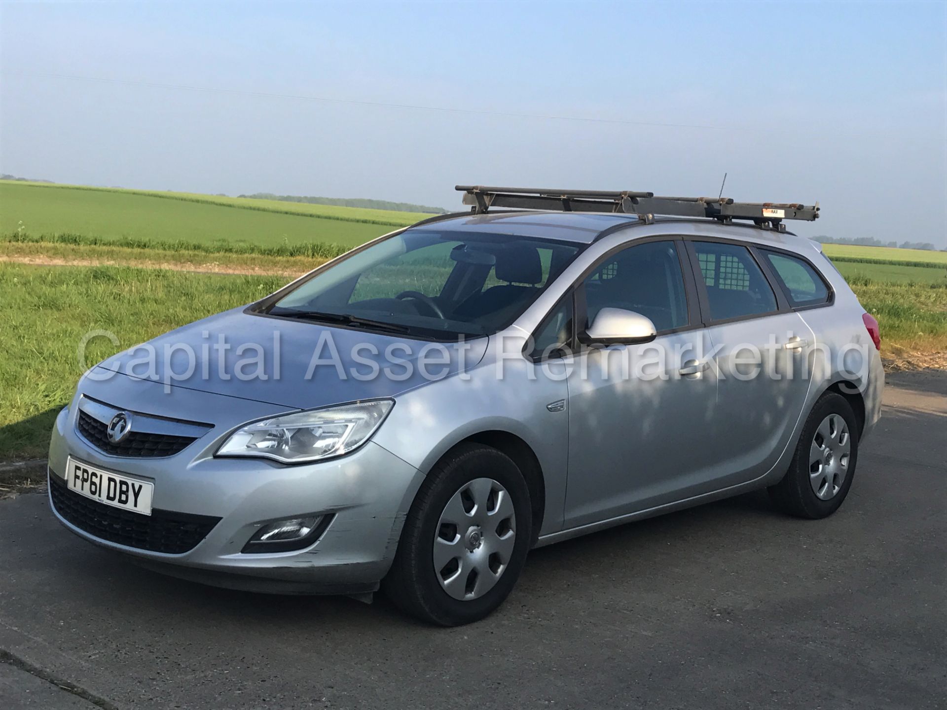 VAUXHALL ASTRA 'EXCLUSIVE' (2012 MODEL) '1.7 CDTI - ECOFLEX - 6 SPEED' **AIR CON** (1 OWNER) - Bild 2 aus 25