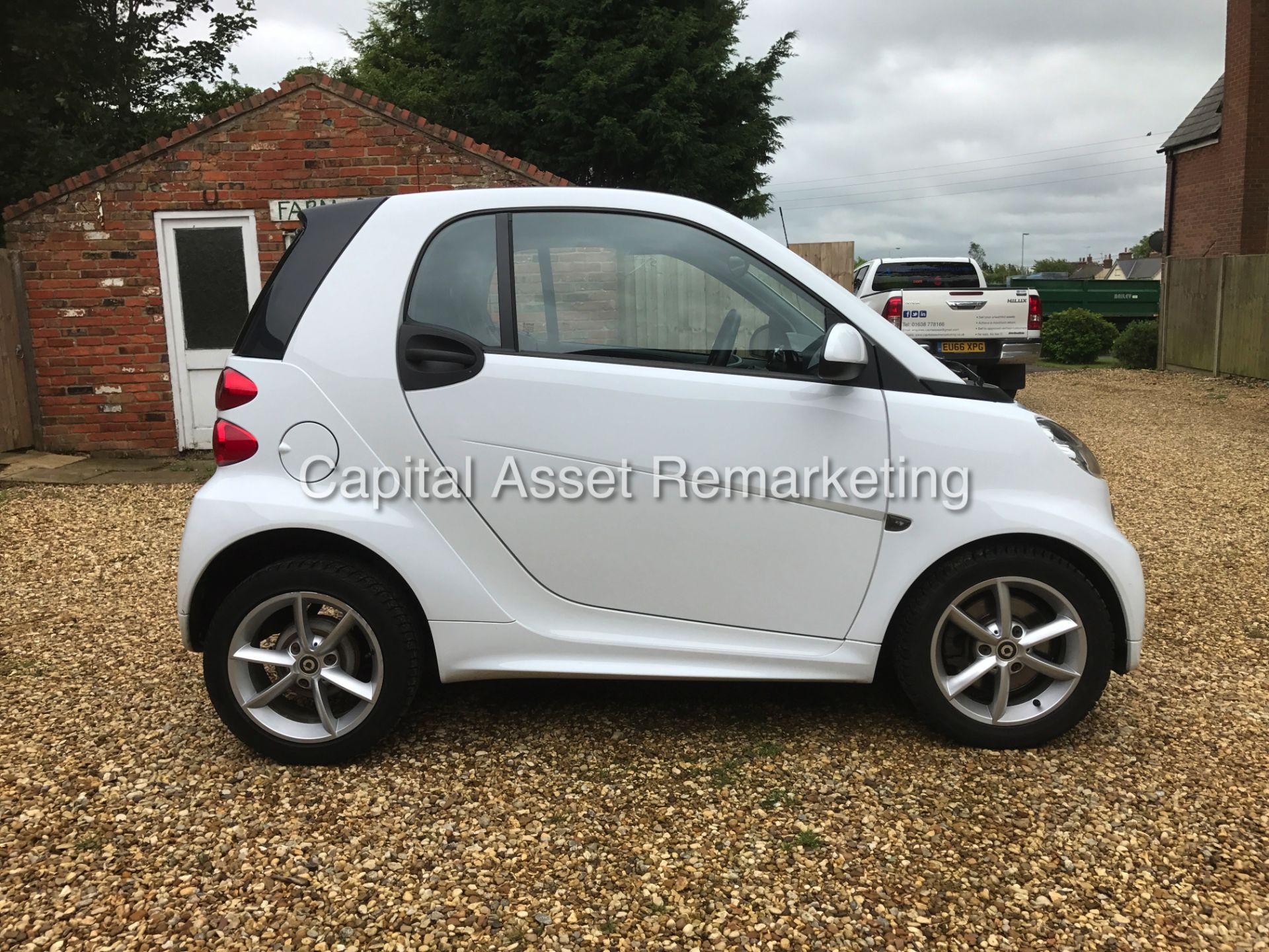 SMART FORTWO "MHD AUTO" 14 REG - WHITE - MASSIVE SPEC - AIR CON - ELEC PACK - LOW MILES - 1 OWNER !! - Image 7 of 16