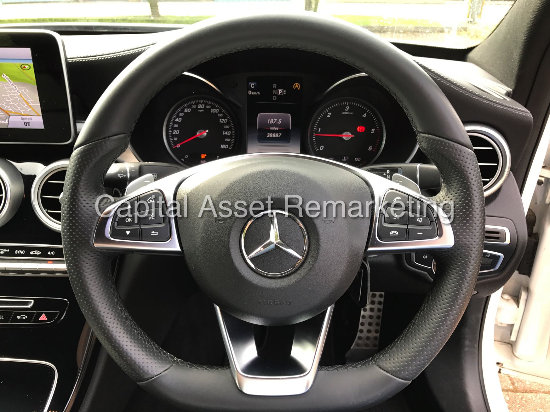 MERCEDES-BENZ C250d 'AMG LINE' (2015) '7G TRONIC - LEATHER - SAT NAV' *MASSIVE SPEC* (1 OWNER) - Bild 16 aus 22