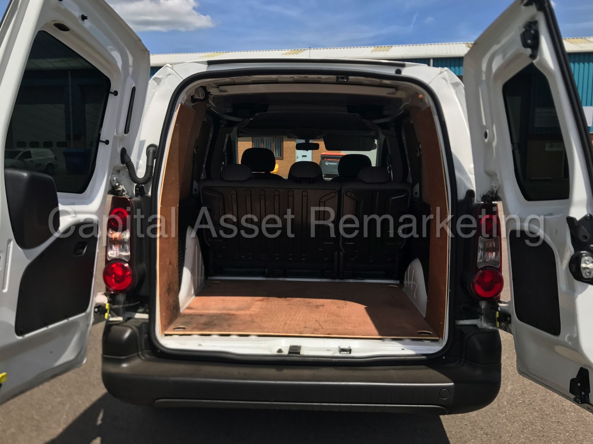 PEUGEOT PARTNER LWB '5 SEATER CREW VAN' (2015 - 15 REG) '1.6 HDI - 5 SPEED' (1 OWNER - FULL HISTORY) - Image 17 of 30