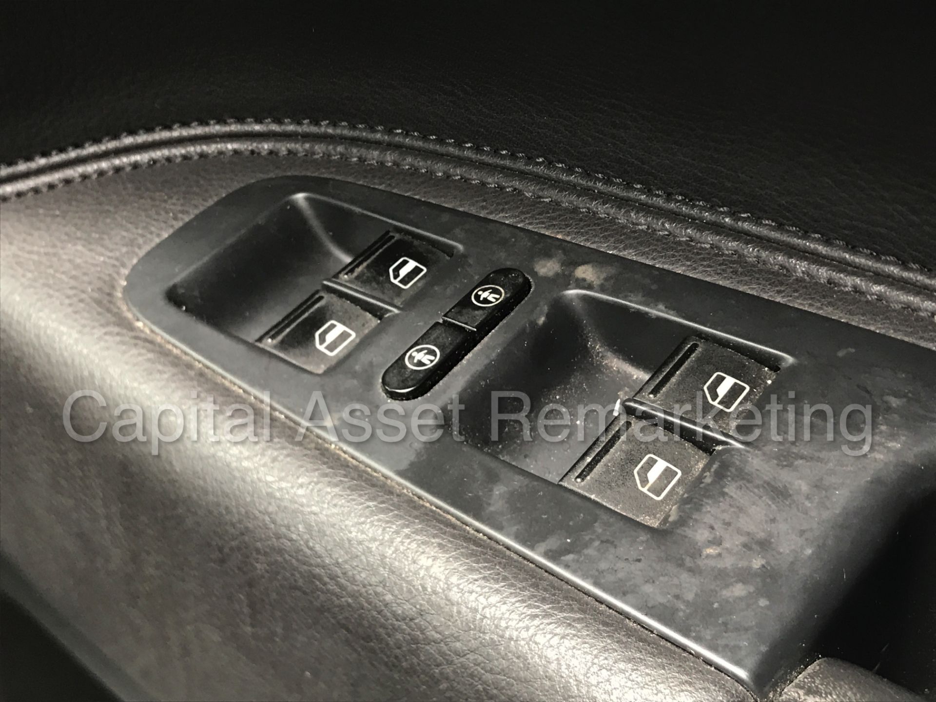 VOLKSWAGEN TOUAREG (2007 MODEL) 'TDI - AUTO - LEATHER - SAT NAV' * (NO VAT - SAVE 20%) - Image 28 of 30