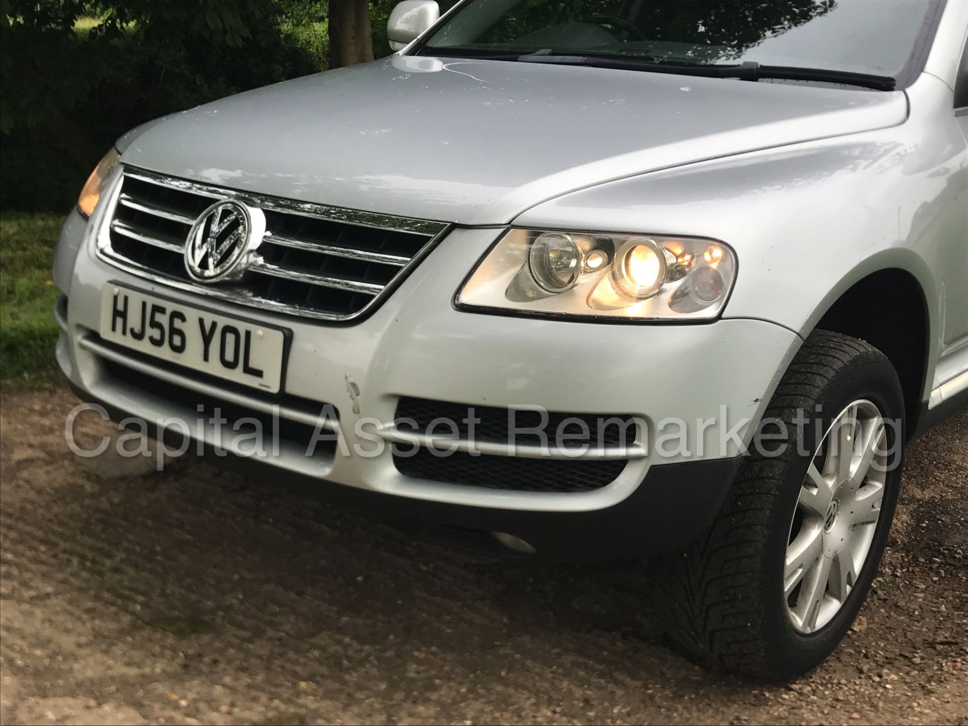 VOLKSWAGEN TOUAREG (2007 MODEL) 'TDI - AUTO - LEATHER - SAT NAV' * (NO VAT - SAVE 20%) - Image 11 of 30