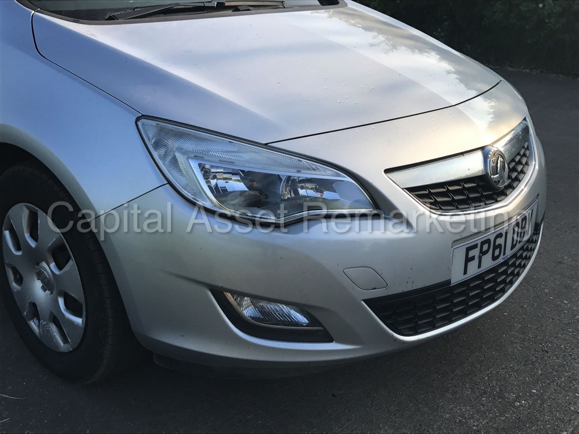 VAUXHALL ASTRA 'EXCLUSIVE' (2012 MODEL) '1.7 CDTI - ECOFLEX - 6 SPEED' **AIR CON** (1 OWNER) - Image 11 of 25