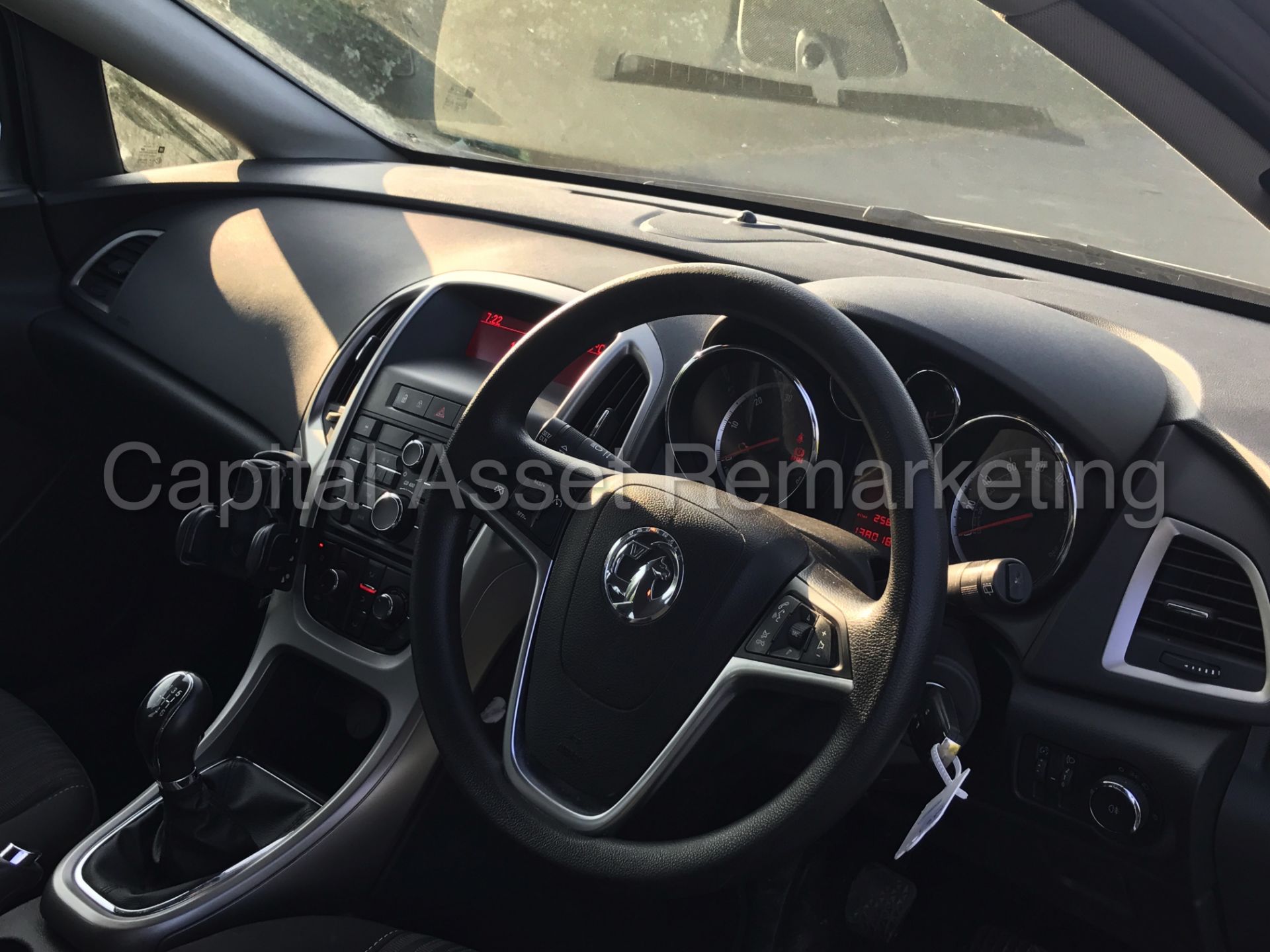 VAUXHALL ASTRA 'EXCLUSIVE' (2012 MODEL) '1.7 CDTI - ECOFLEX - 6 SPEED' **AIR CON** (1 OWNER) - Image 19 of 25