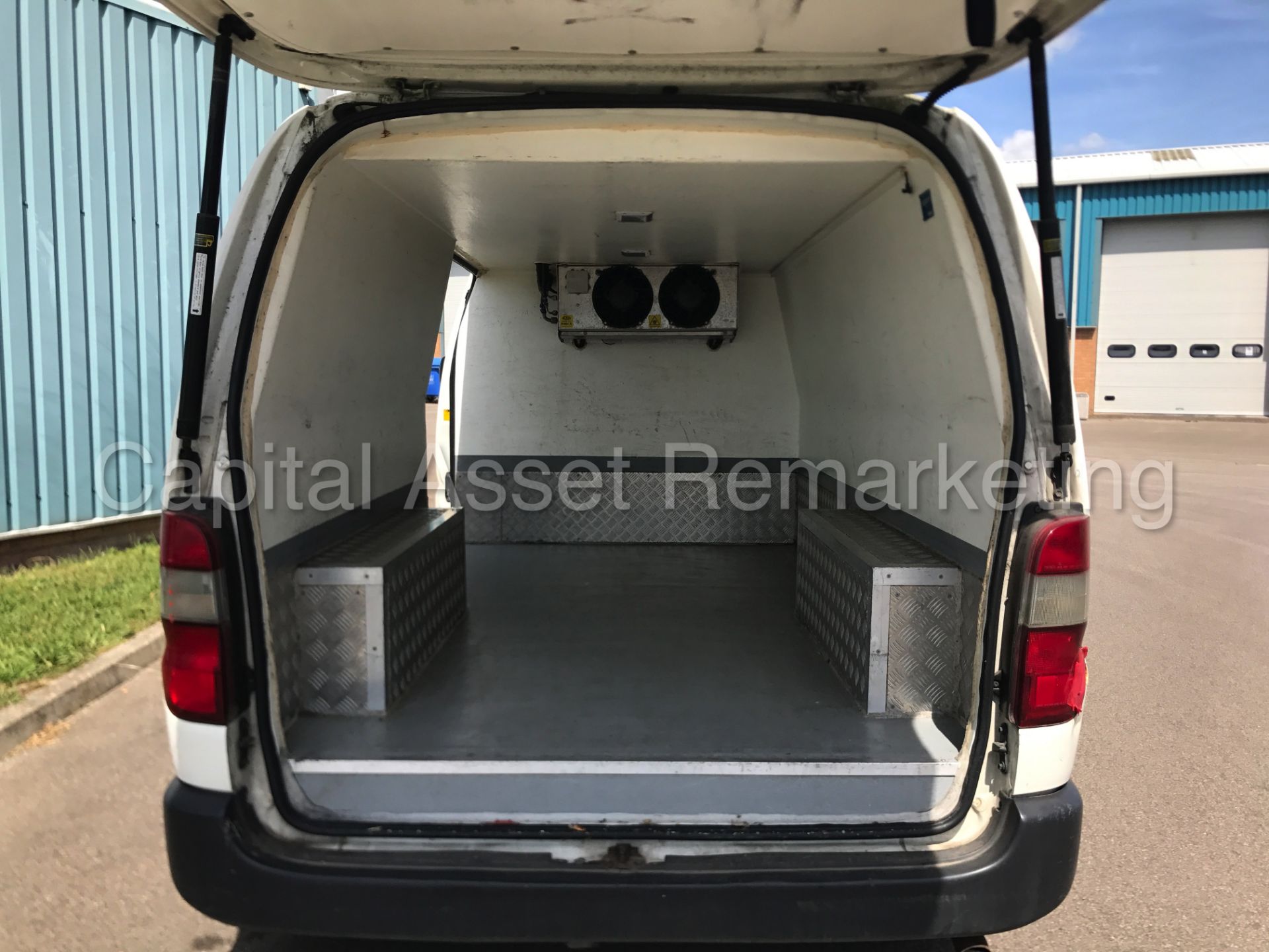 TOYOTA HIACE 300 LWB 'FRIDGE / FREEZER VAN' (2010 MODEL) '2.5 D-4D - 120 BHP' (1 FORMER KEEPER) - Image 13 of 20