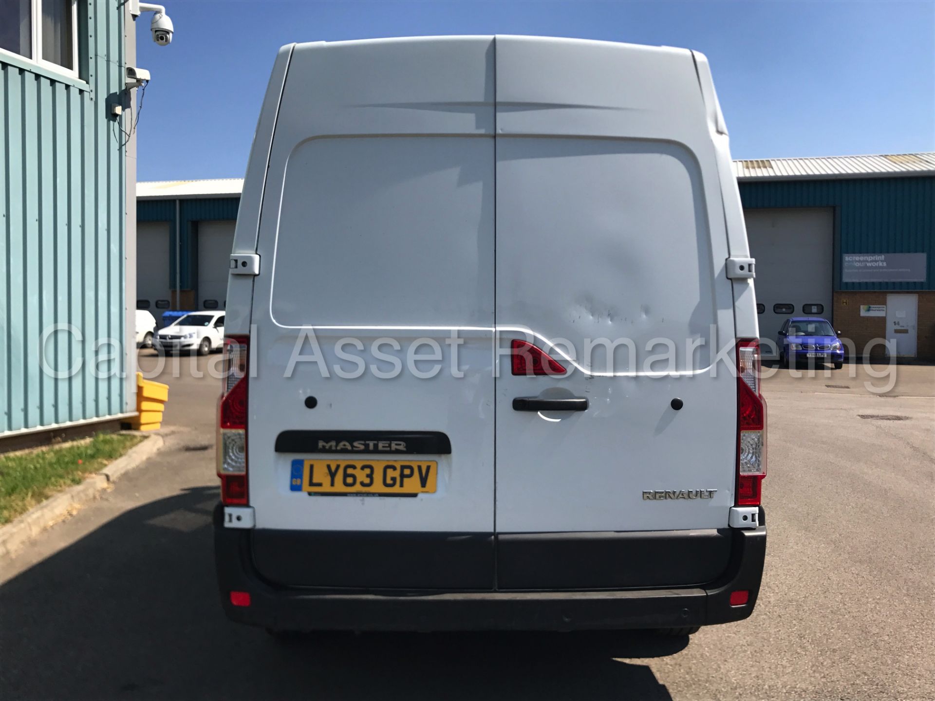 RENAULT MASTER MM35 'MWB HI-ROOF' (2014 MODEL) '2.3 DCI - 100 PS - 6 SPEED' *SAT NAV* (1 OWNER) - Image 7 of 16