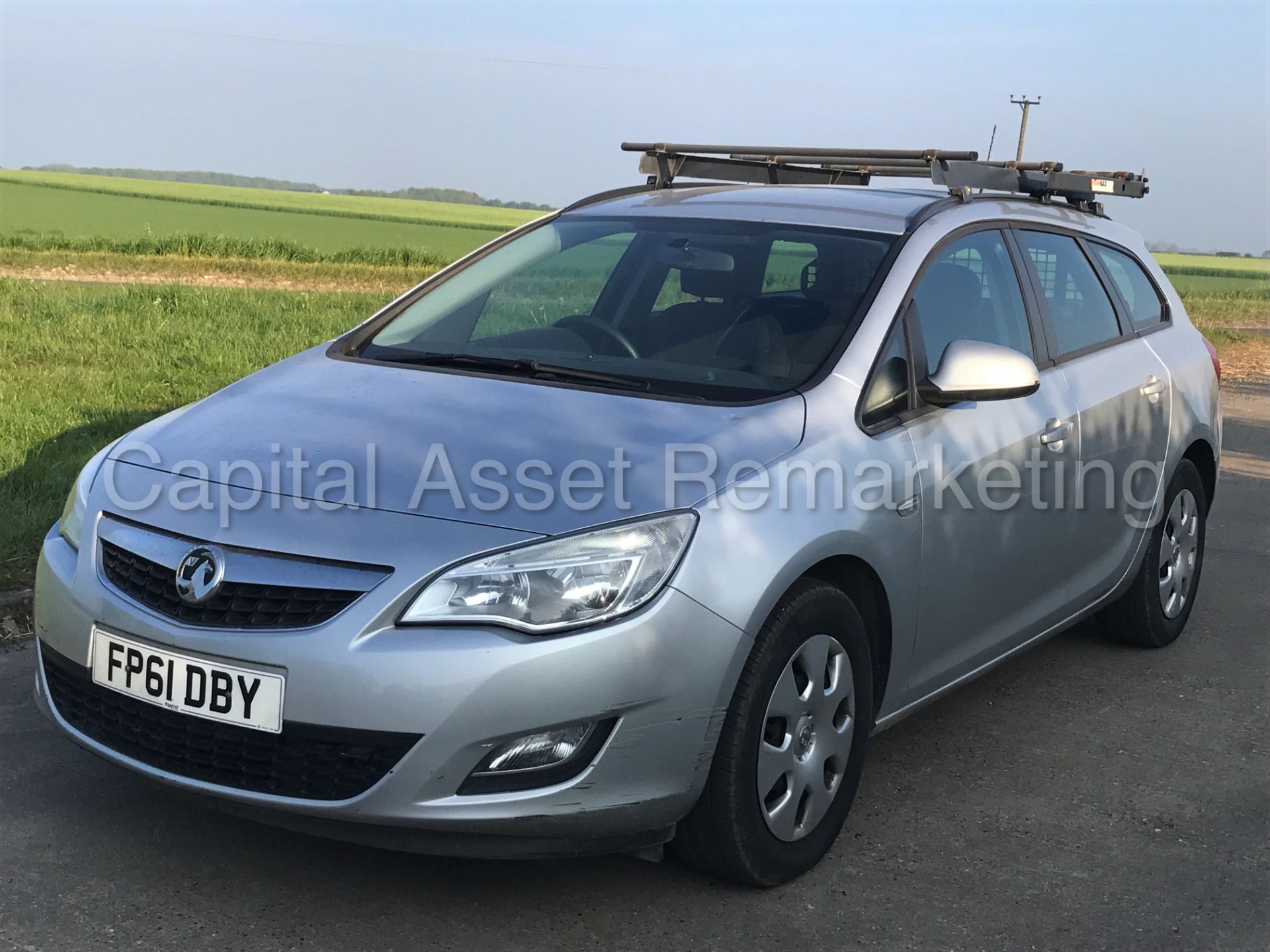 VAUXHALL ASTRA 'EXCLUSIVE' (2012 MODEL) '1.7 CDTI - ECOFLEX - 6 SPEED' **AIR CON** (1 OWNER) - Image 10 of 25