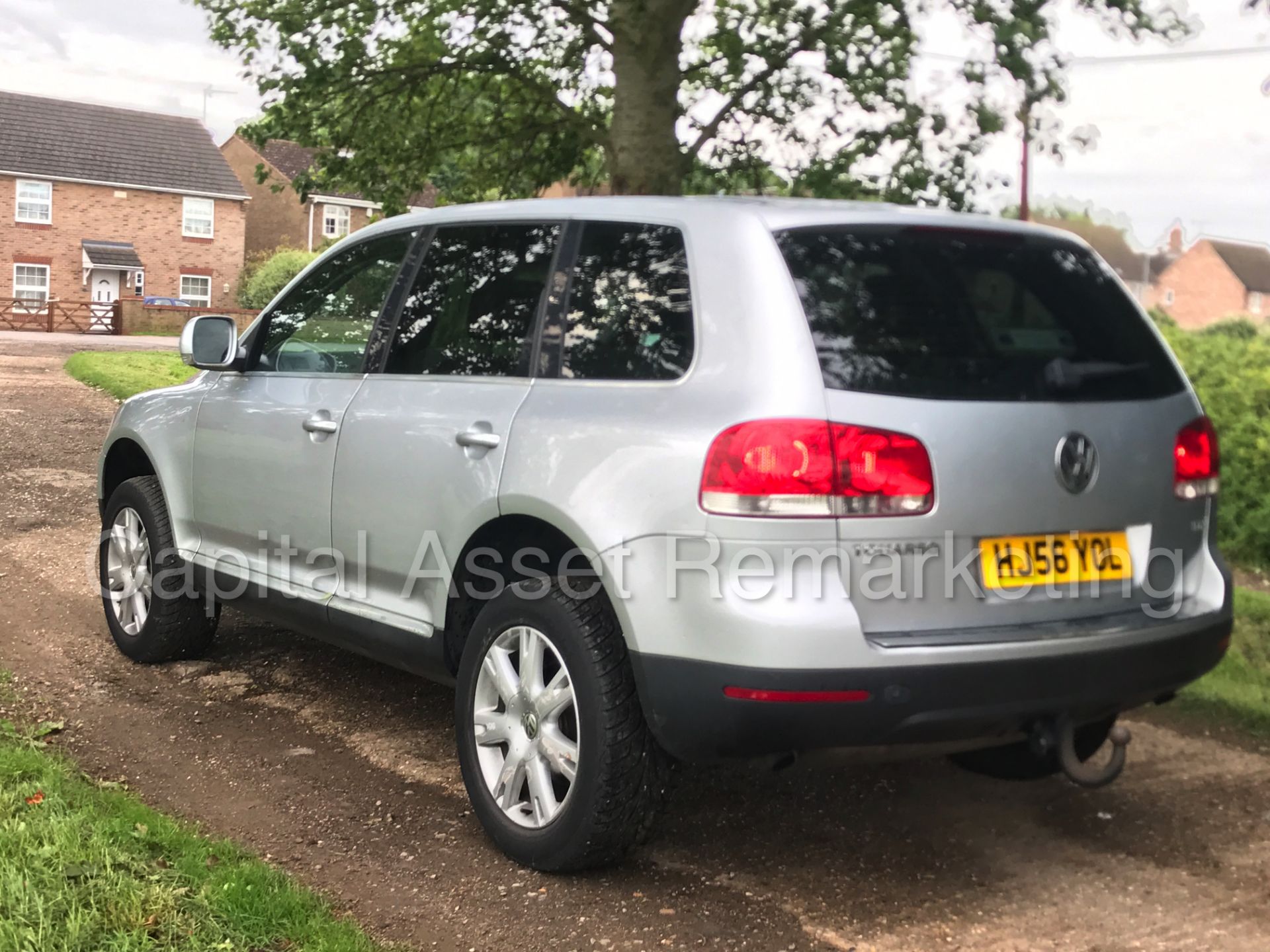 VOLKSWAGEN TOUAREG (2007 MODEL) 'TDI - AUTO - LEATHER - SAT NAV' * (NO VAT - SAVE 20%) - Image 4 of 30