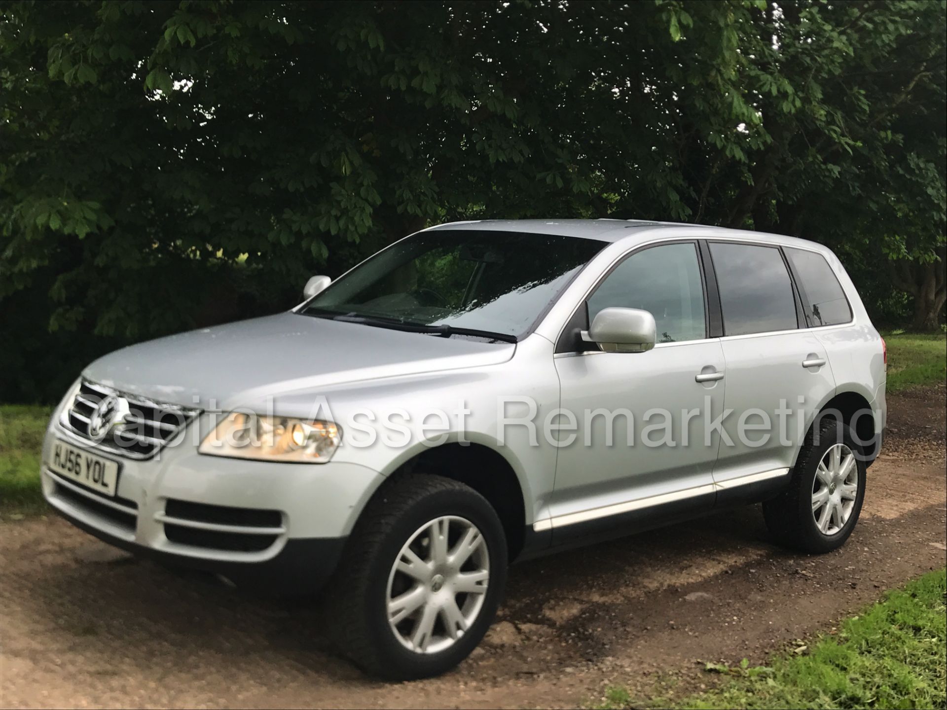 VOLKSWAGEN TOUAREG (2007 MODEL) 'TDI - AUTO - LEATHER - SAT NAV' * (NO VAT - SAVE 20%) - Image 2 of 30