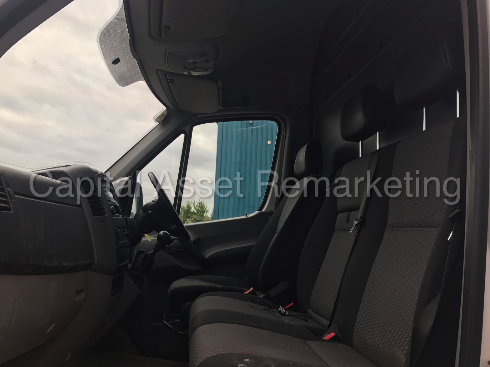 VOLKSWAGEN CRAFTER CR35 'MWB HI-ROOF' (2014) '2.0 TDI - 109 PS - 6 SPEED' *1 COMPANY OWNER FROM NEW* - Image 12 of 19