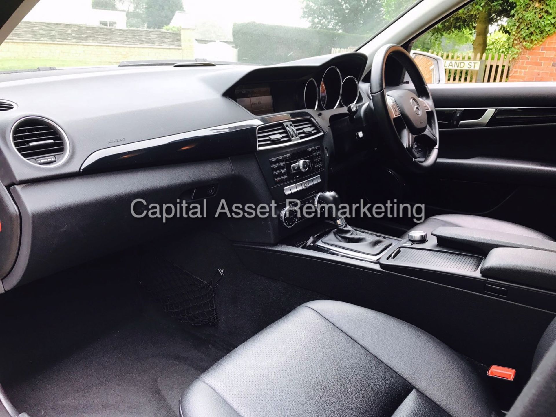 MERCEDES C200CDI "SE EXECUTIVE" AUTO - 13 REG - 1 OWNER - MASSIVE SPEC - LEATHER - SAT NAV - WOW!!! - Bild 11 aus 17